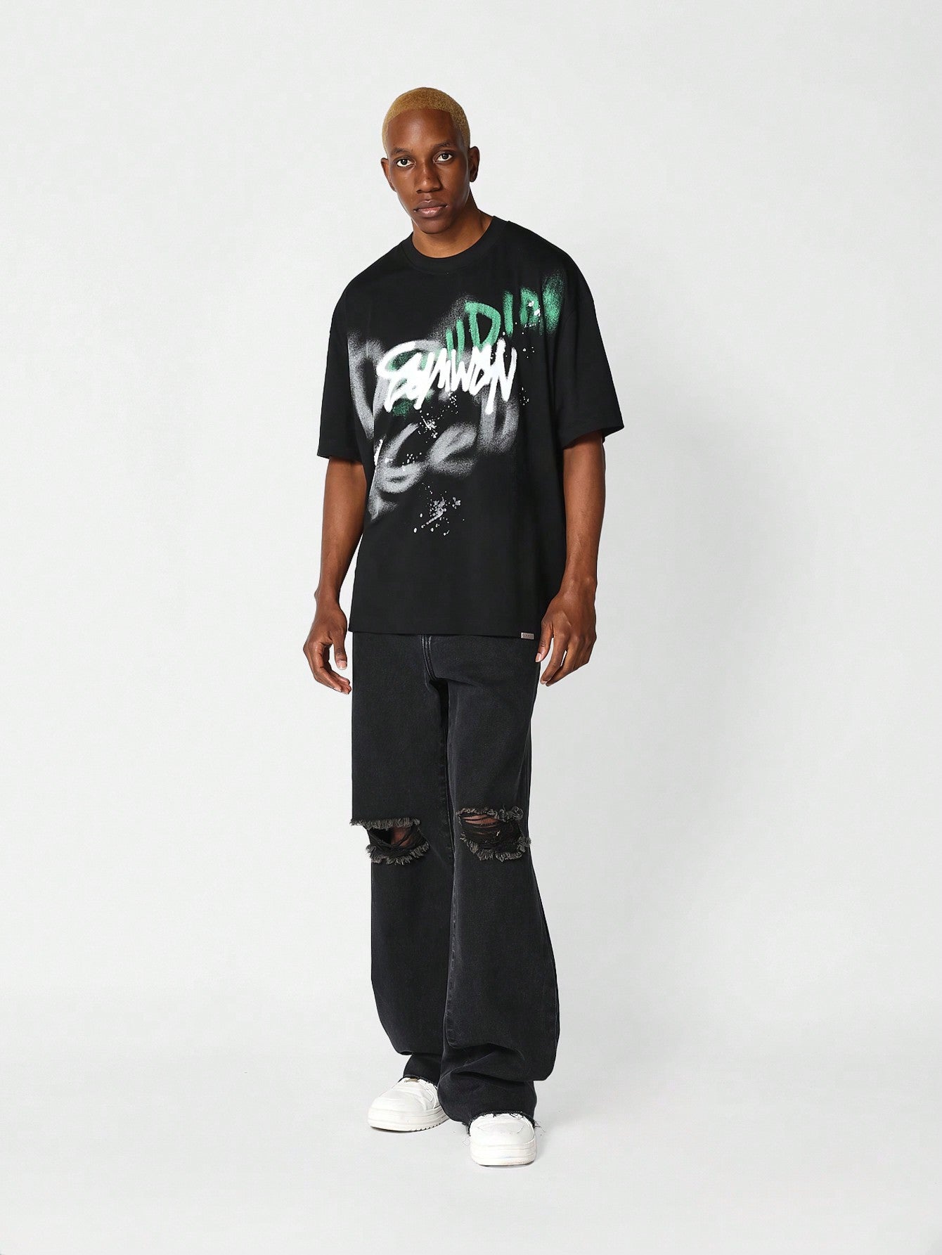 Tee With Graffiti Graphic Print For Daily Wear