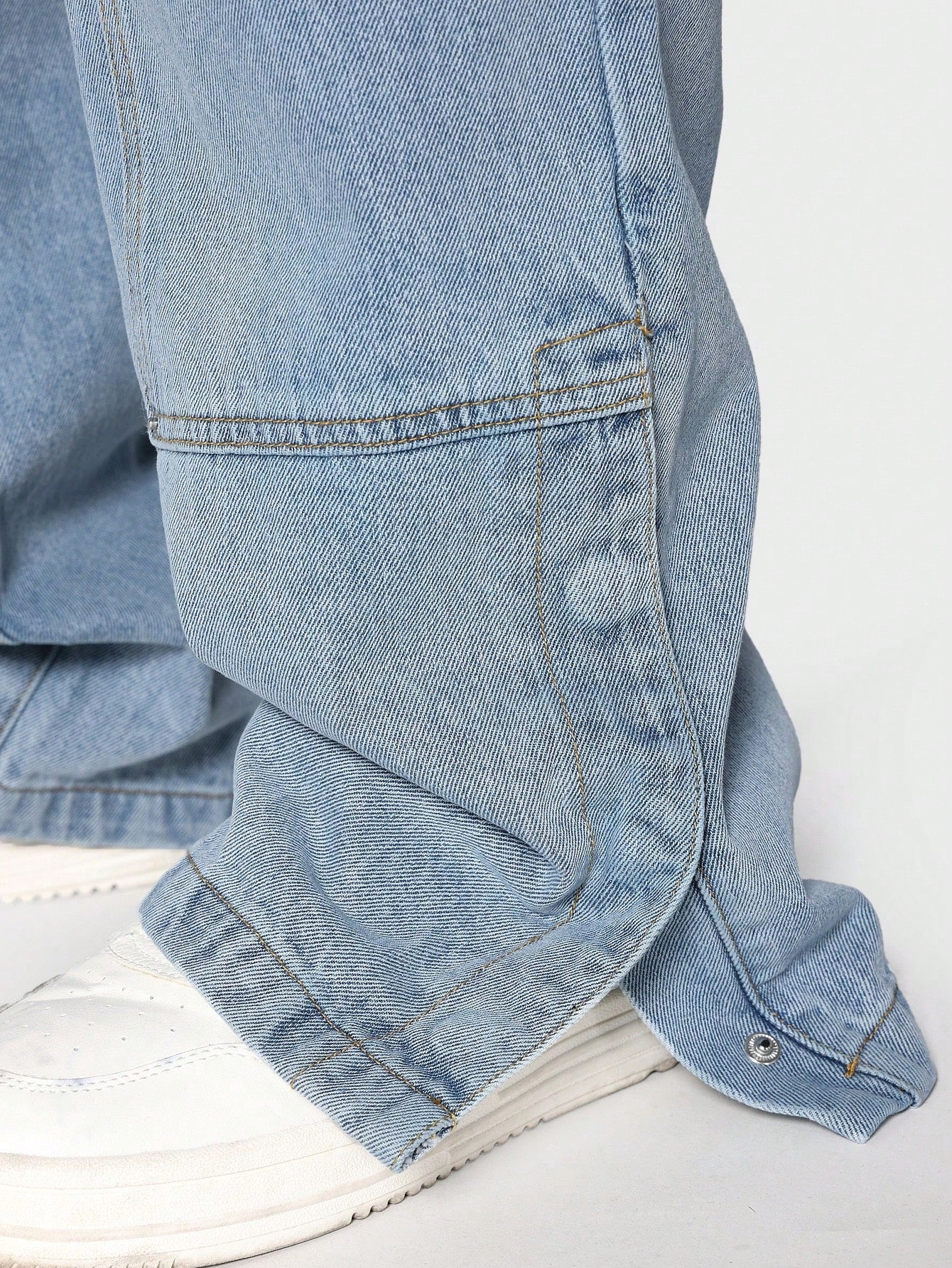 Loose Fit Baggy Carpenter Jeans With Back Graphic