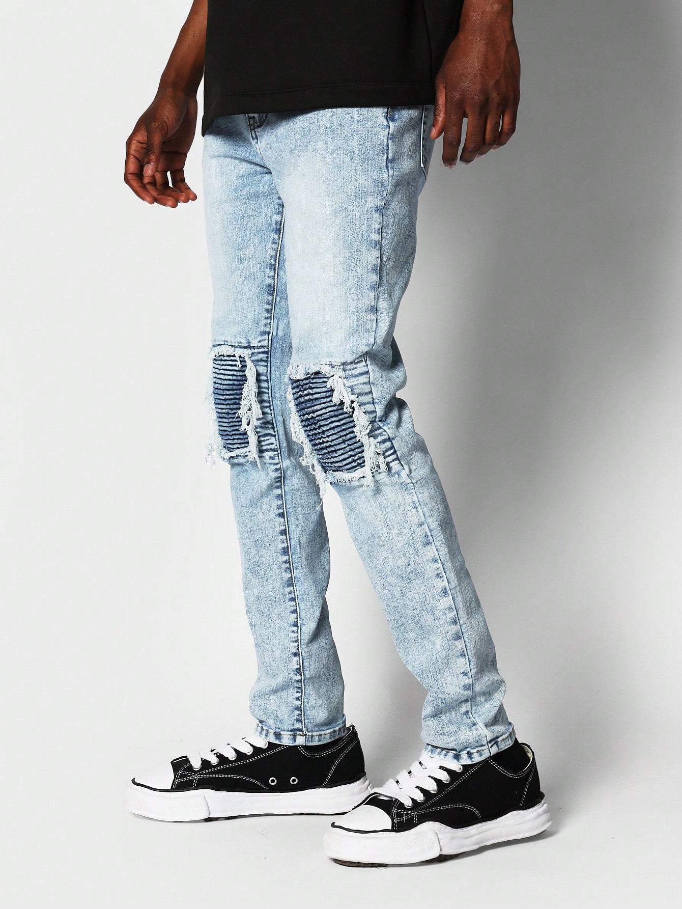 Skinny Fit Distressed Jean