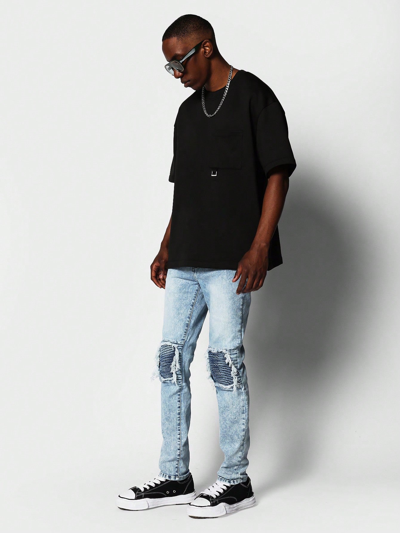 Skinny Fit Distressed Jean