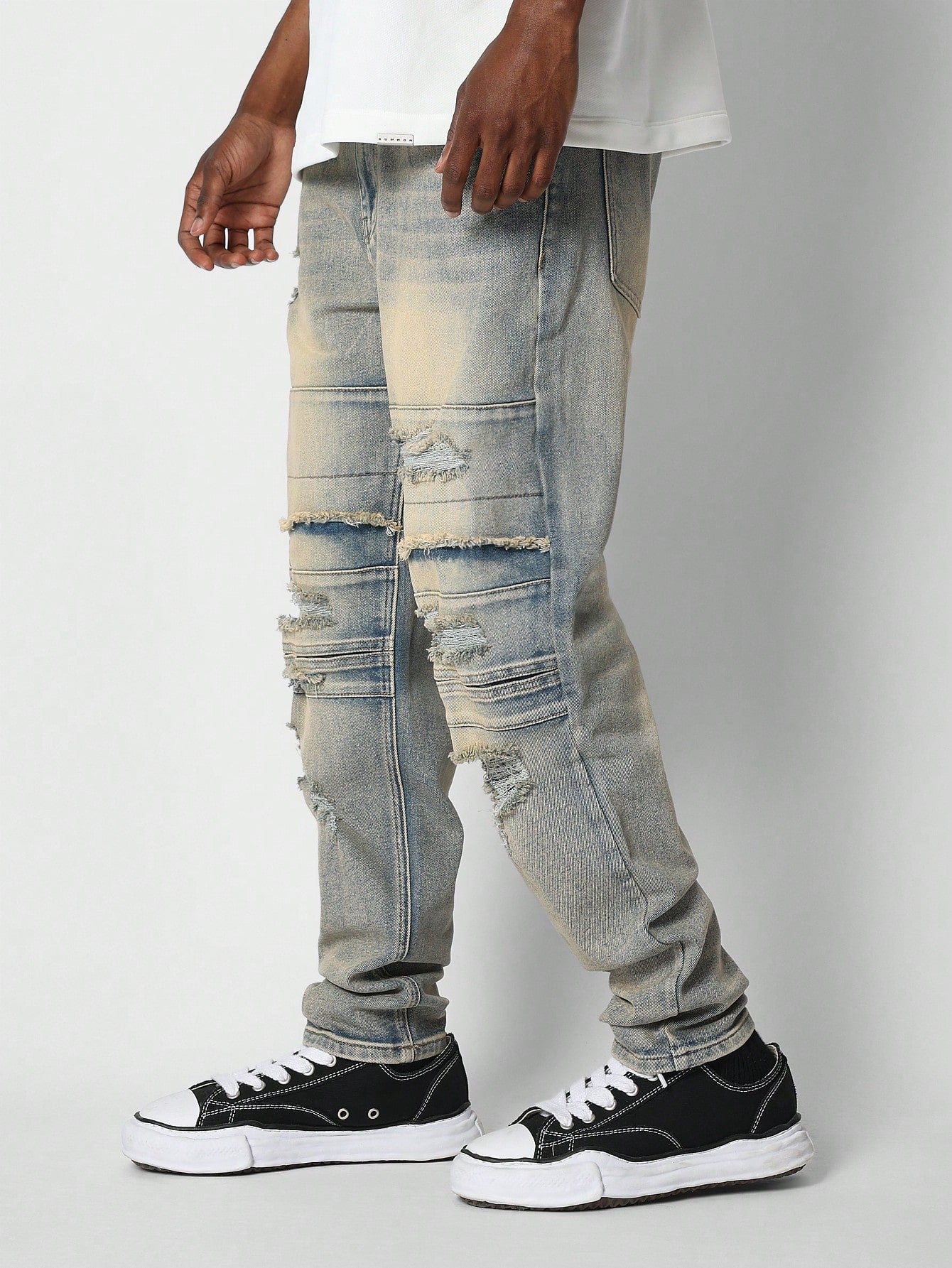 Skinny Fit Distressed Jean