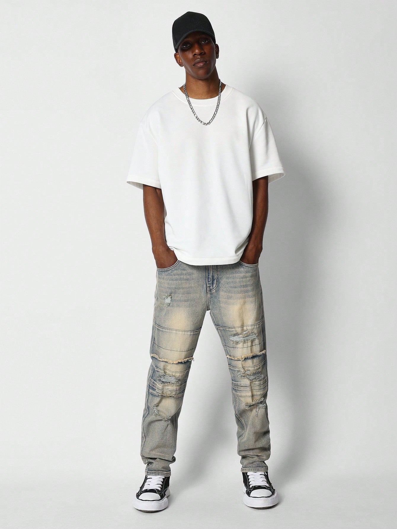 Skinny Fit Distressed Jean