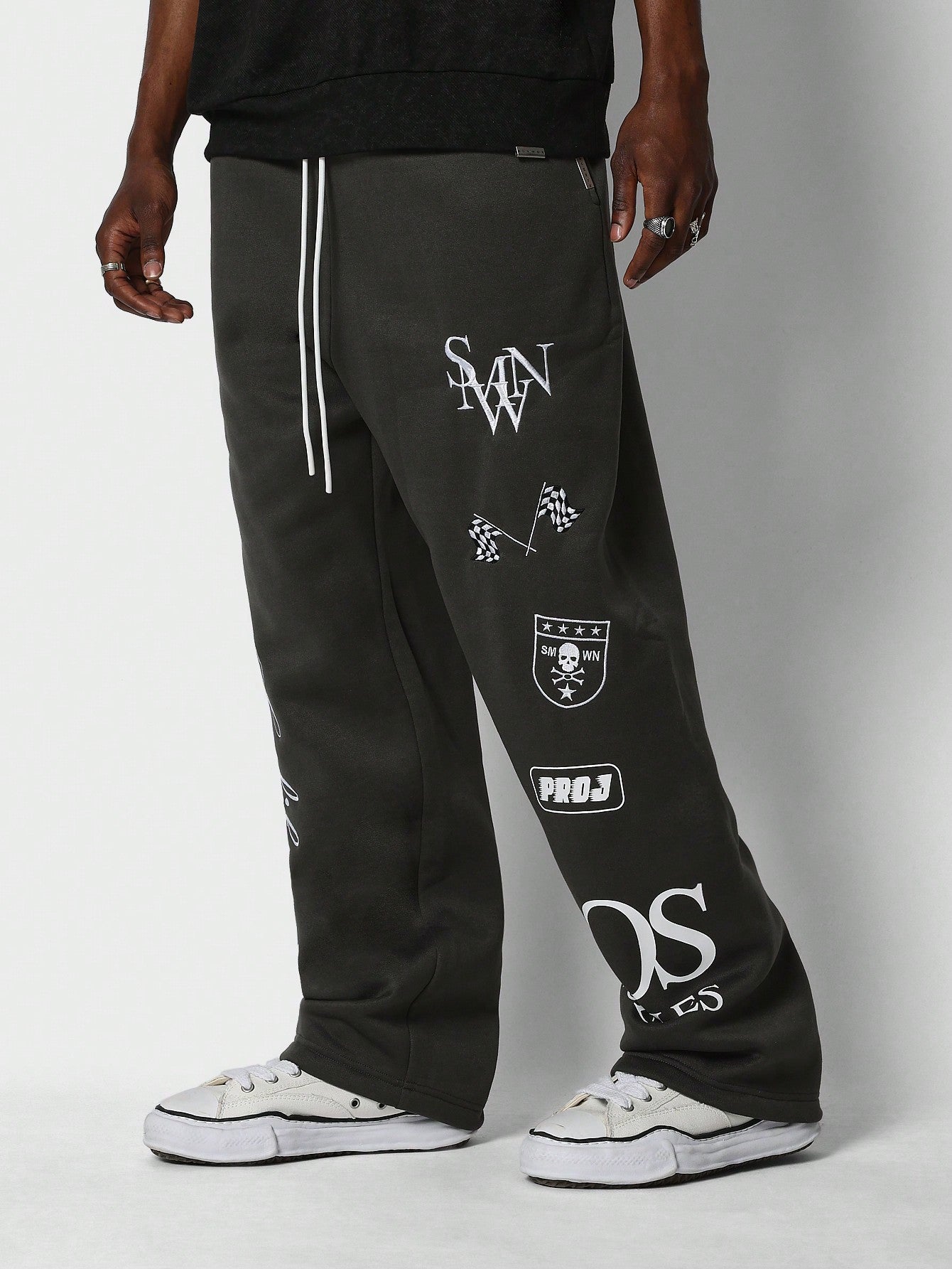 Loose Fit Baggy Drop Crotch Jogger Pantss With Multi Patch Graphic
