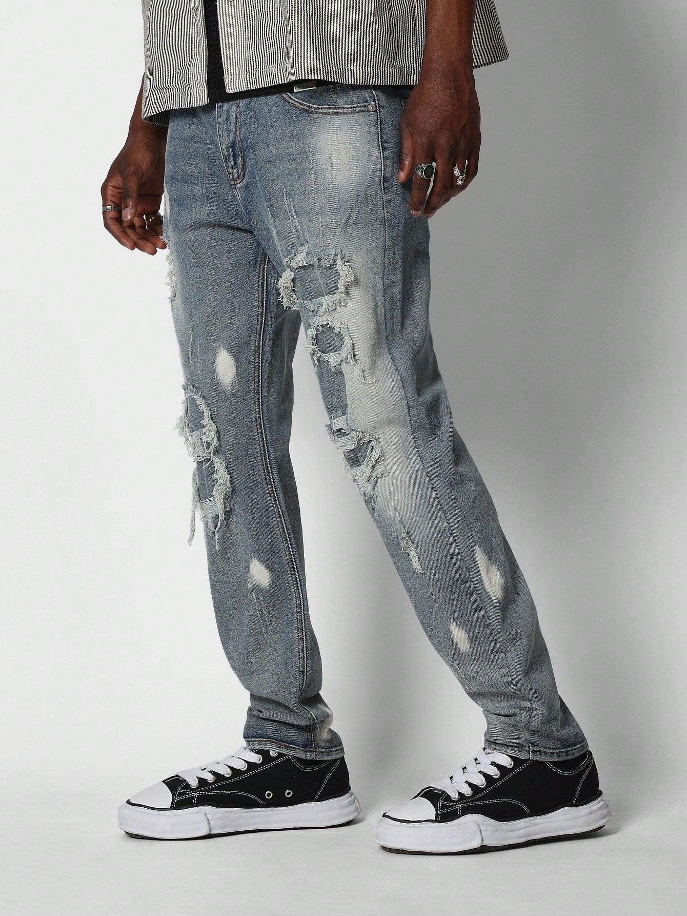 Skinny Fit Distressed Jean