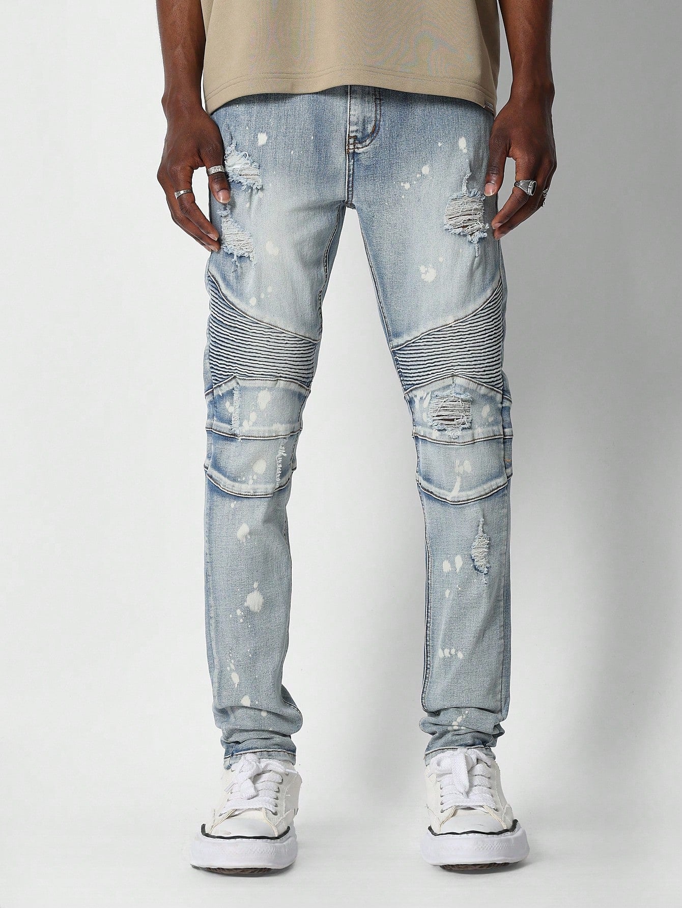 Skinny Fit Distressed Jean