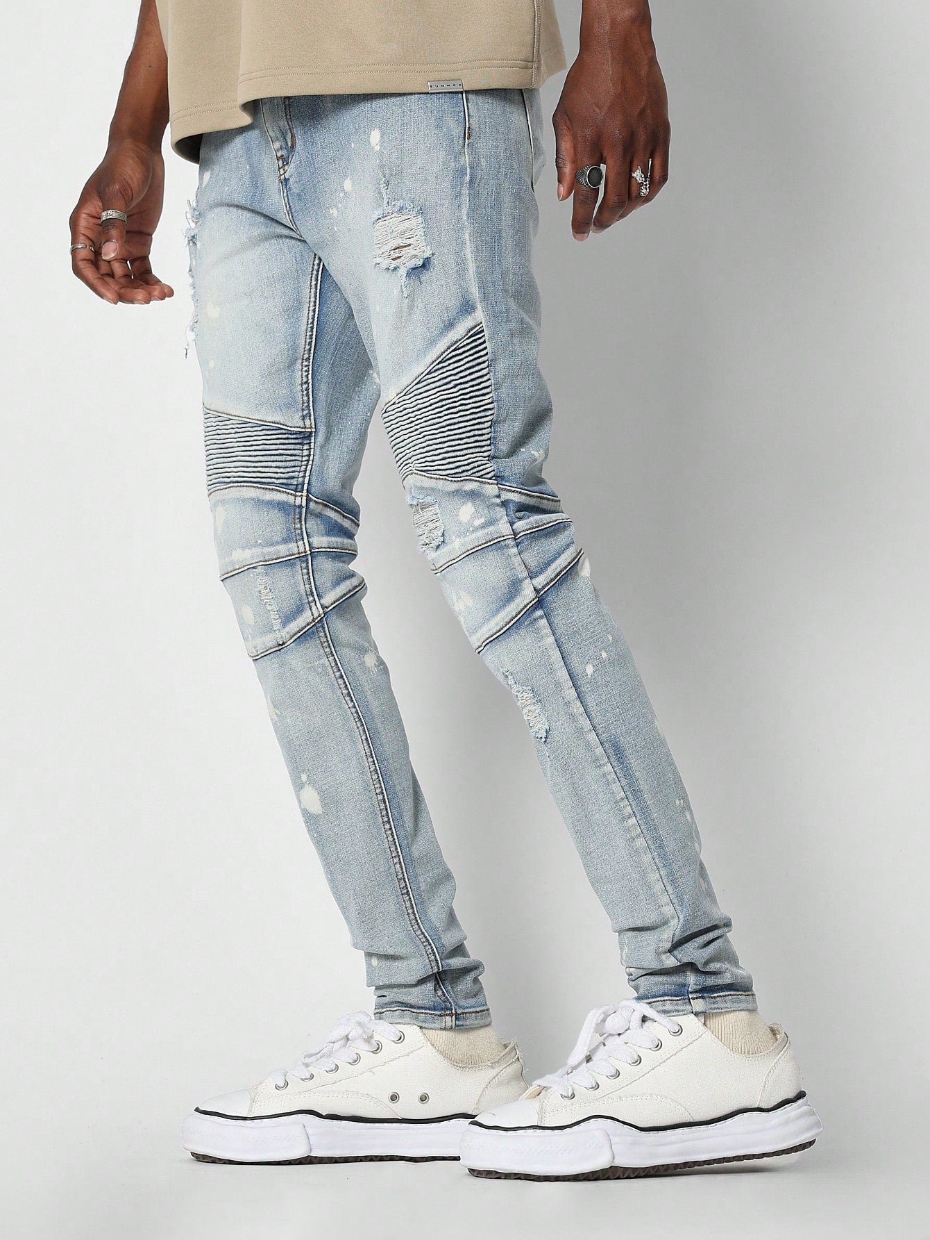 Skinny Fit Distressed Jean