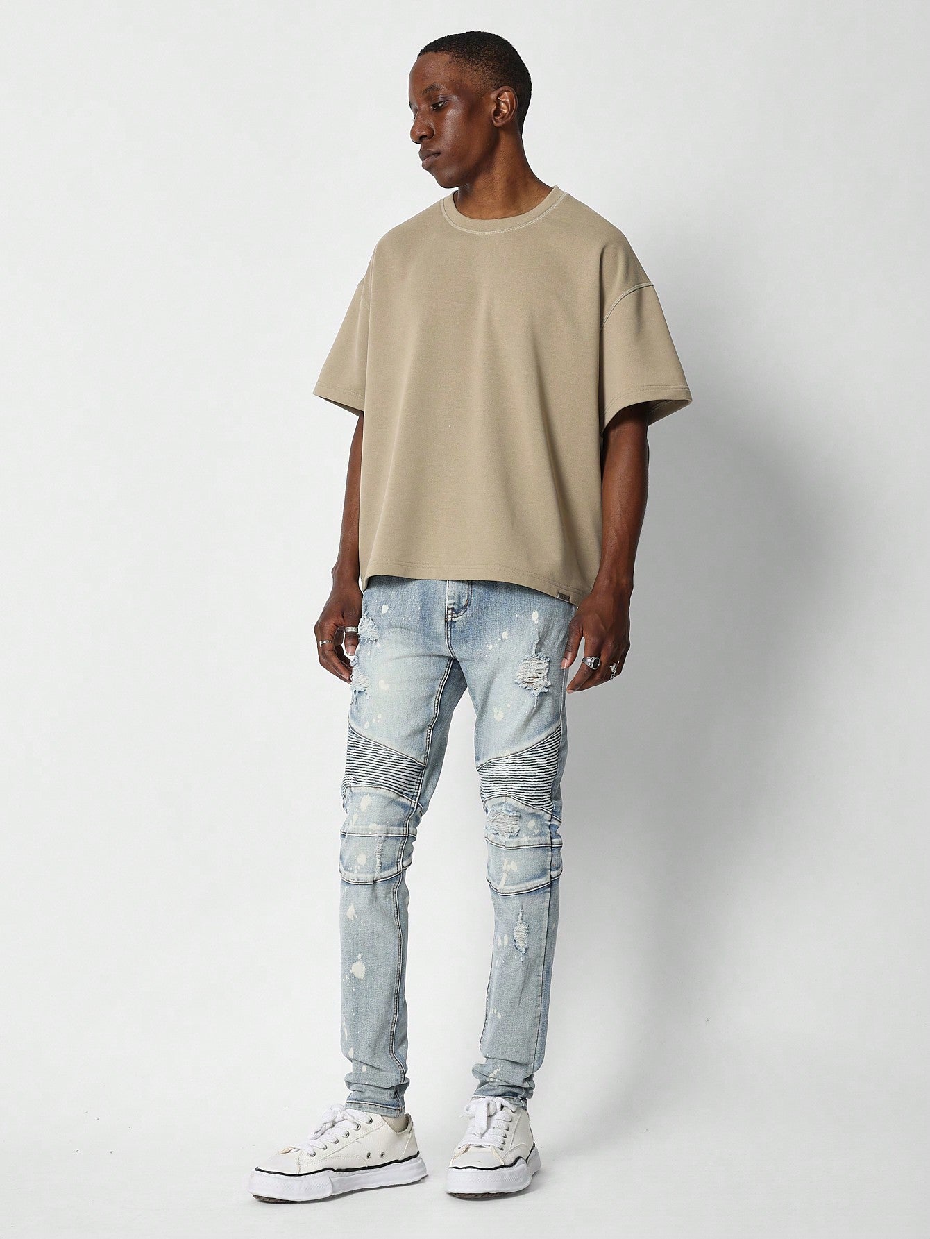 Skinny Fit Distressed Jean