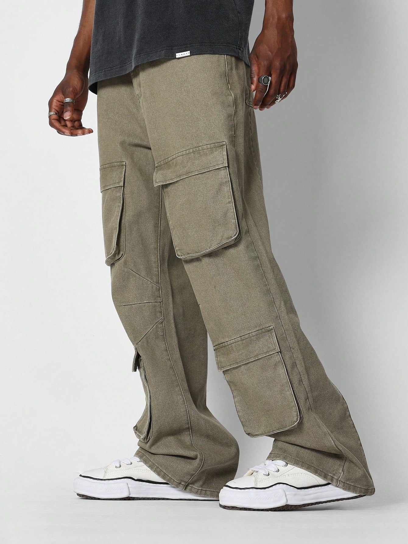 Loose Fit Baggy Cargo Jeans With Hiker Clasp