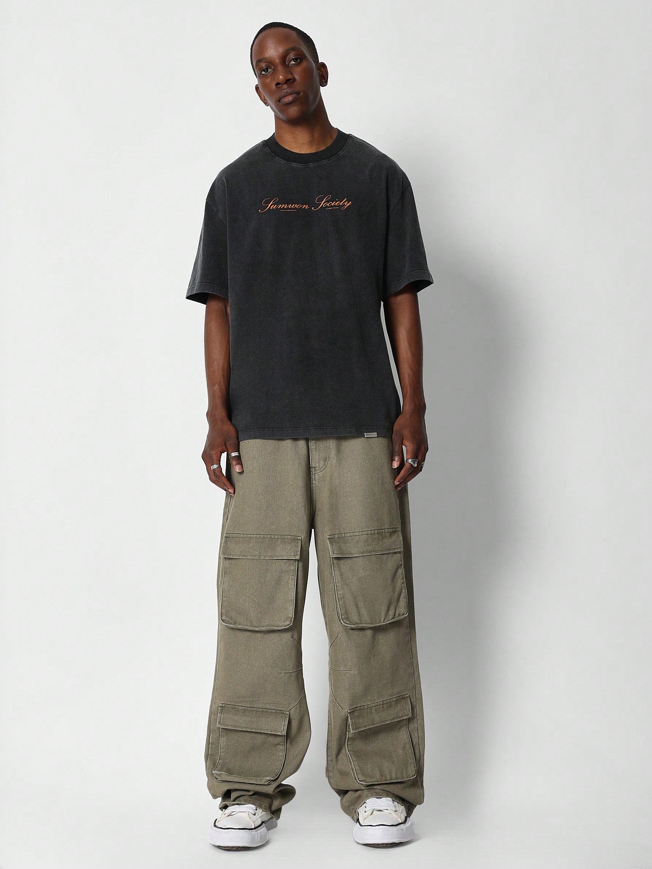 Loose Fit Baggy Cargo Jeans With Hiker Clasp