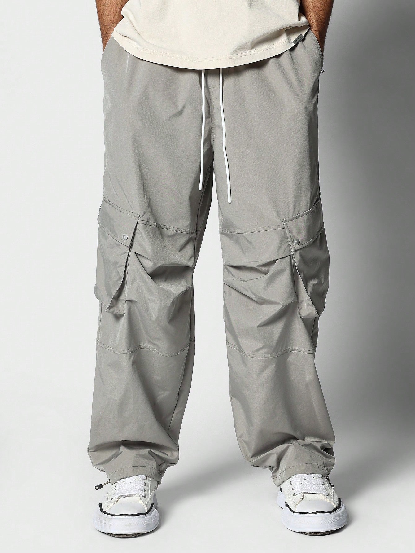 Loose Fit Cargo Pocket Parachute Pant