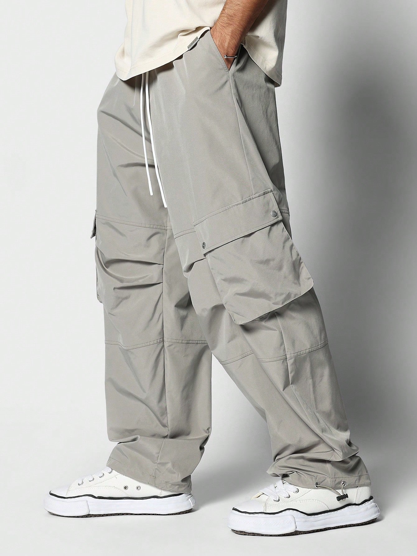 Loose Fit Cargo Pocket Parachute Pant