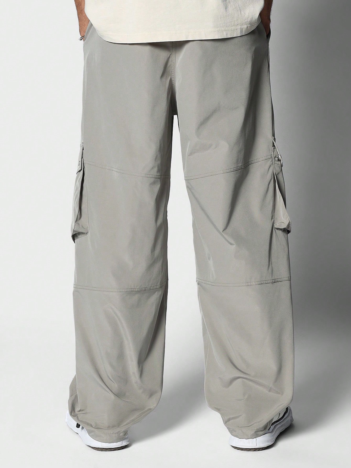 Loose Fit Cargo Pocket Parachute Pant