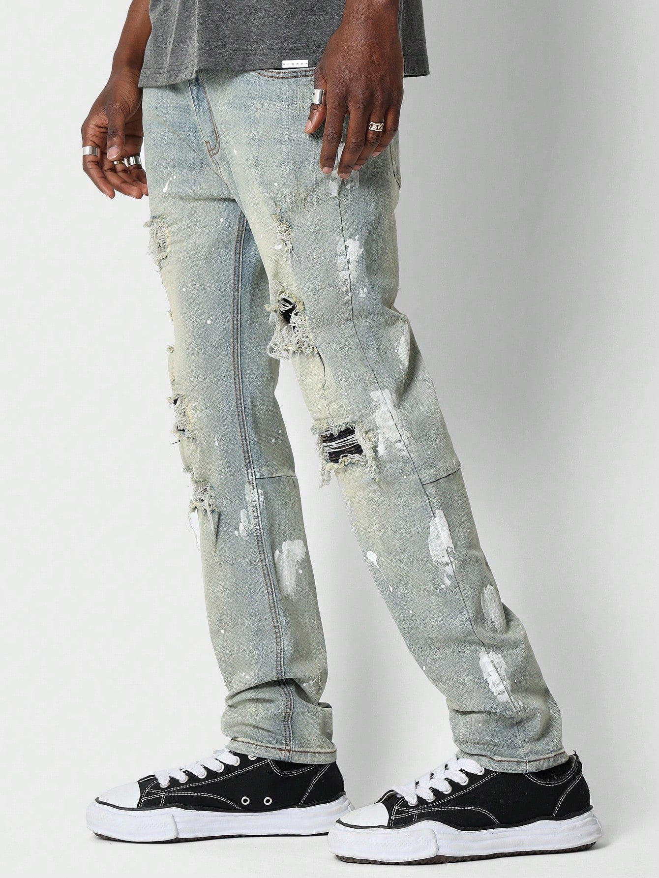 Skinny Fit Distressed Jean