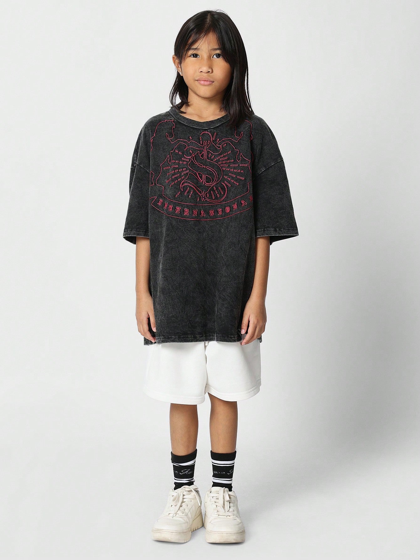 Tween Girls Oversized Fit Washed Tee With Embroidery