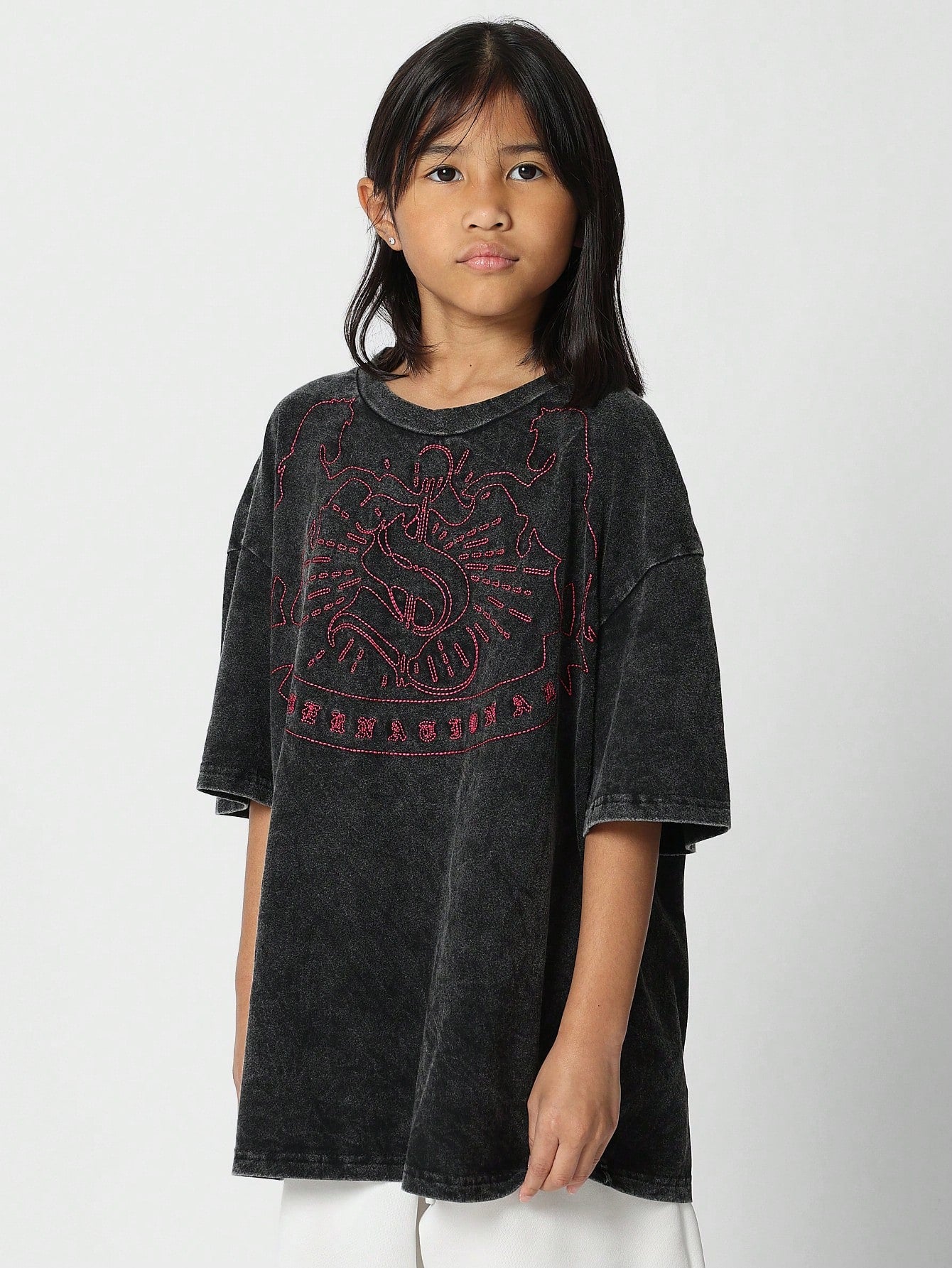 Tween Girls Oversized Fit Washed Tee With Embroidery