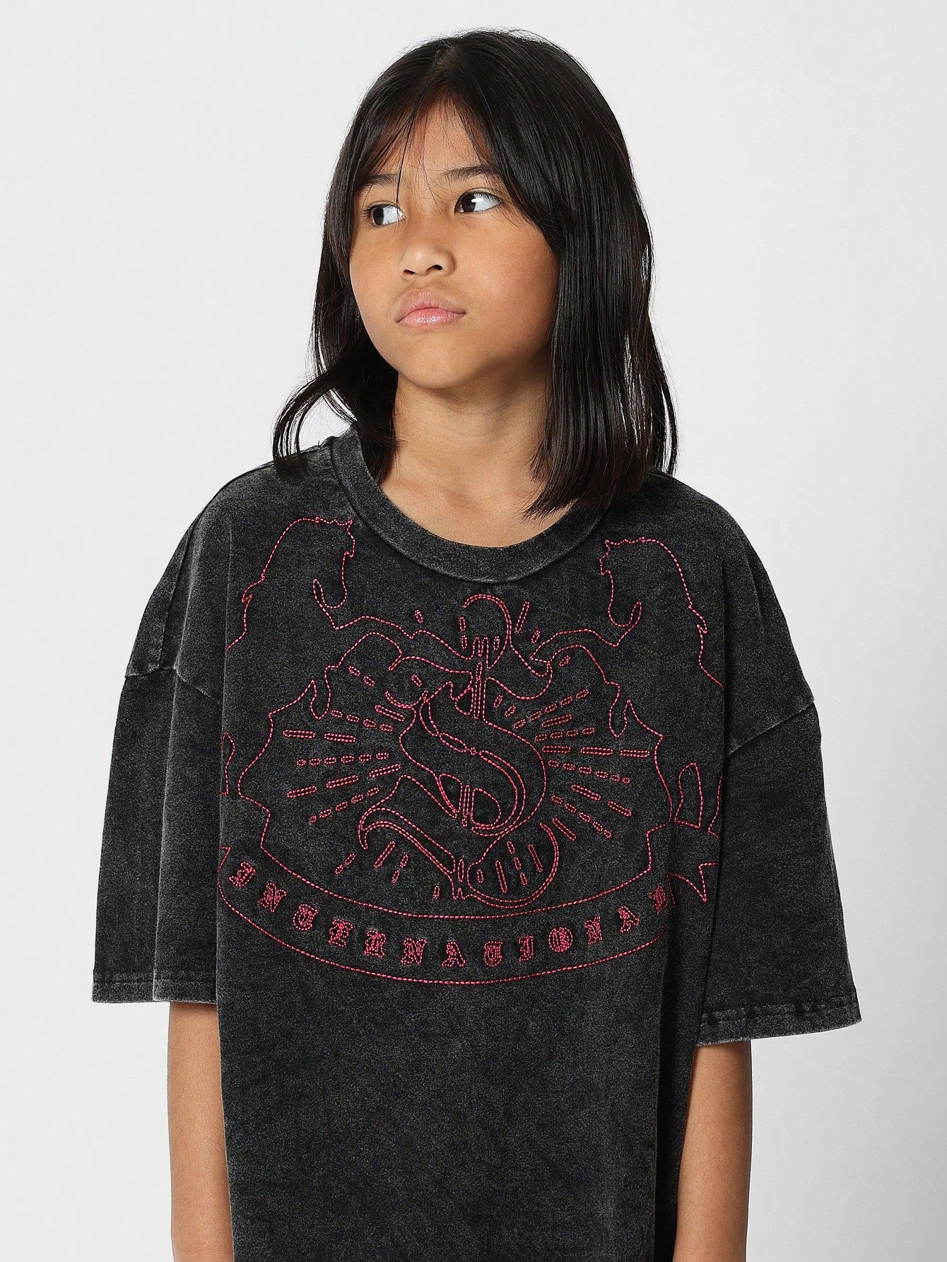 Tween Girls Oversized Fit Washed Tee With Embroidery