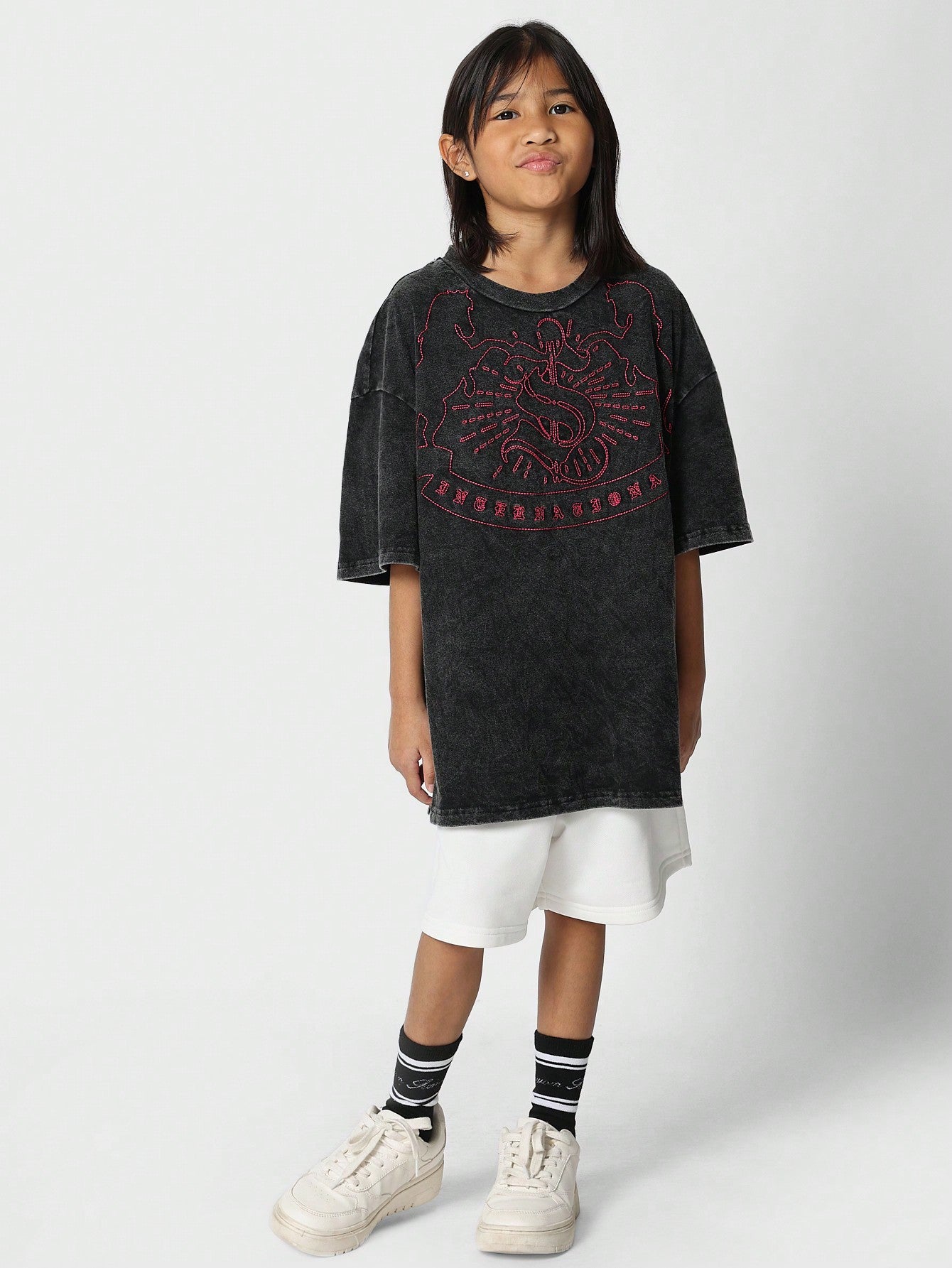 Tween Girls Oversized Fit Washed Tee With Embroidery