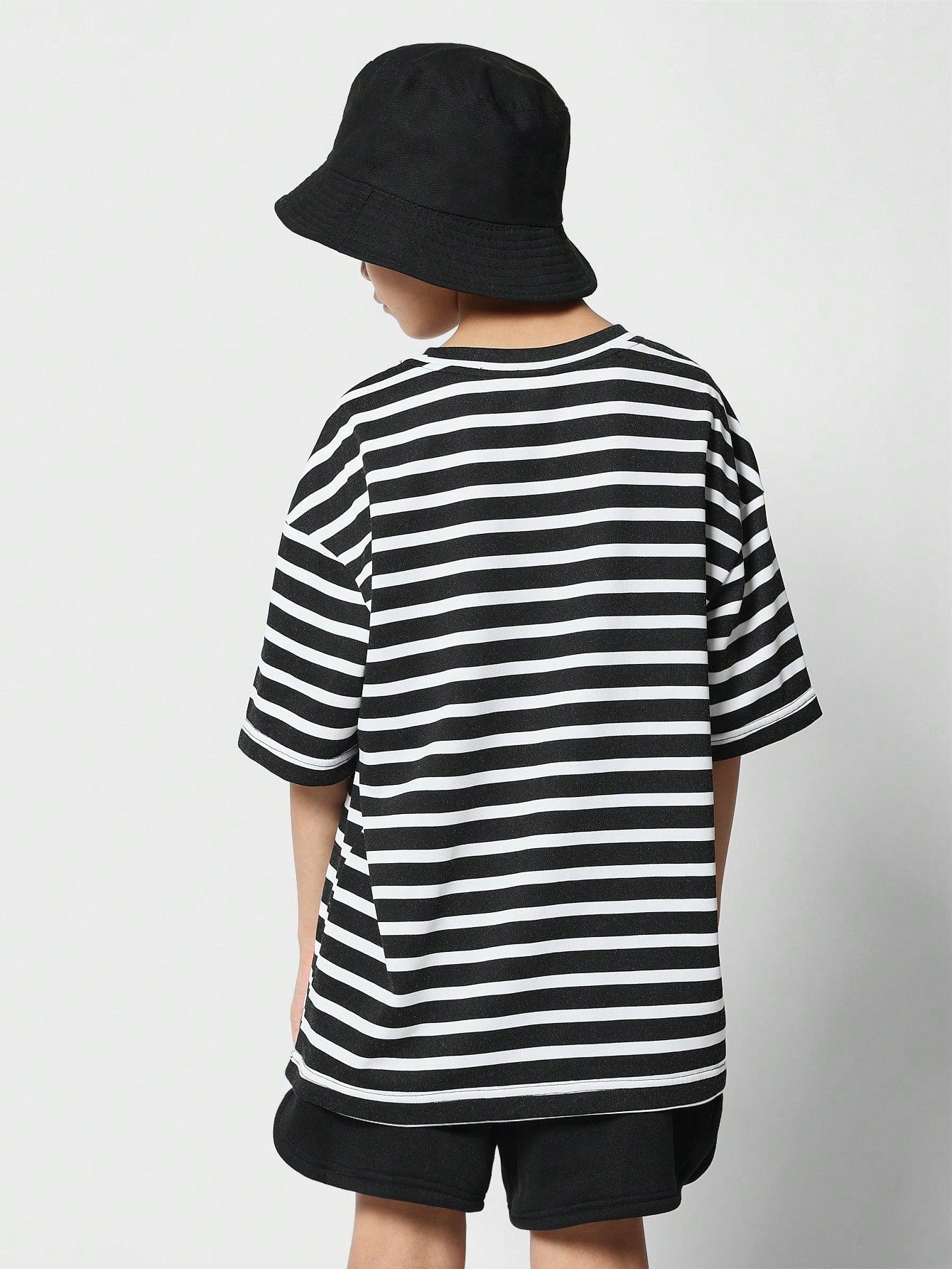 Tween Boys Drop Shoulder Oversized Fit Tee With Stripe Print