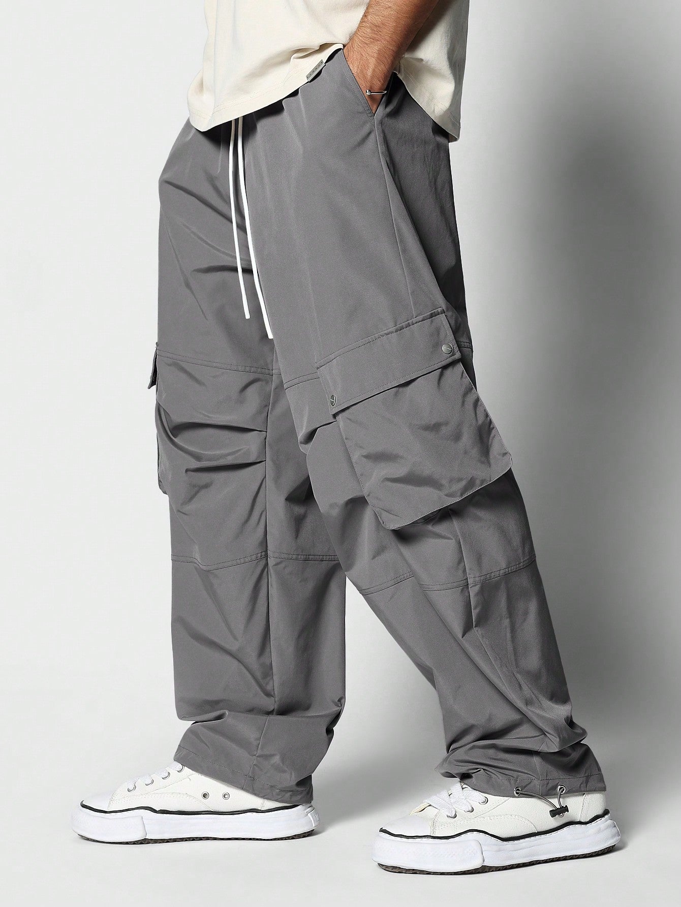 Loose Fit Cargo Pocket Parachute Pant