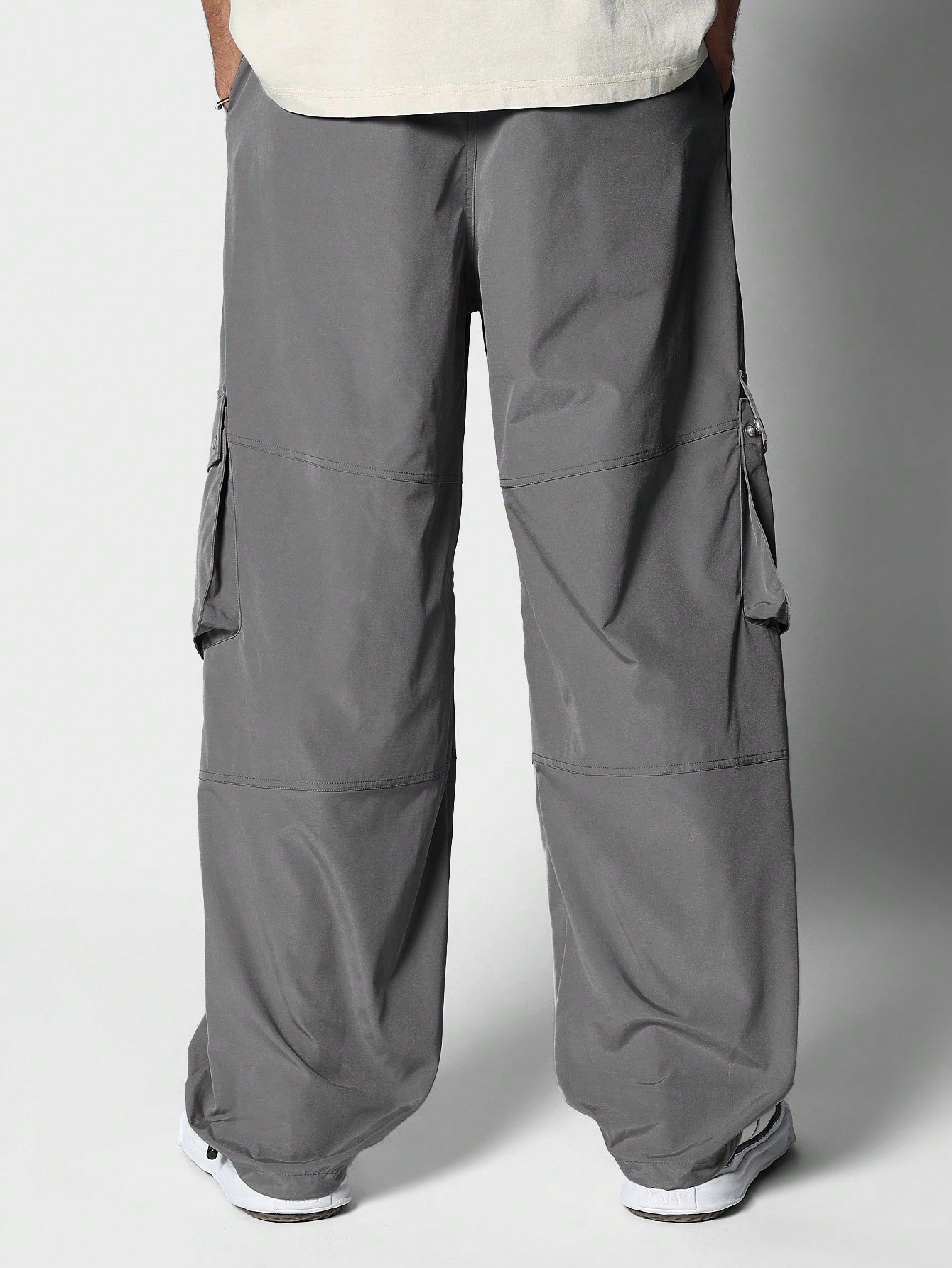 Loose Fit Cargo Pocket Parachute Pant