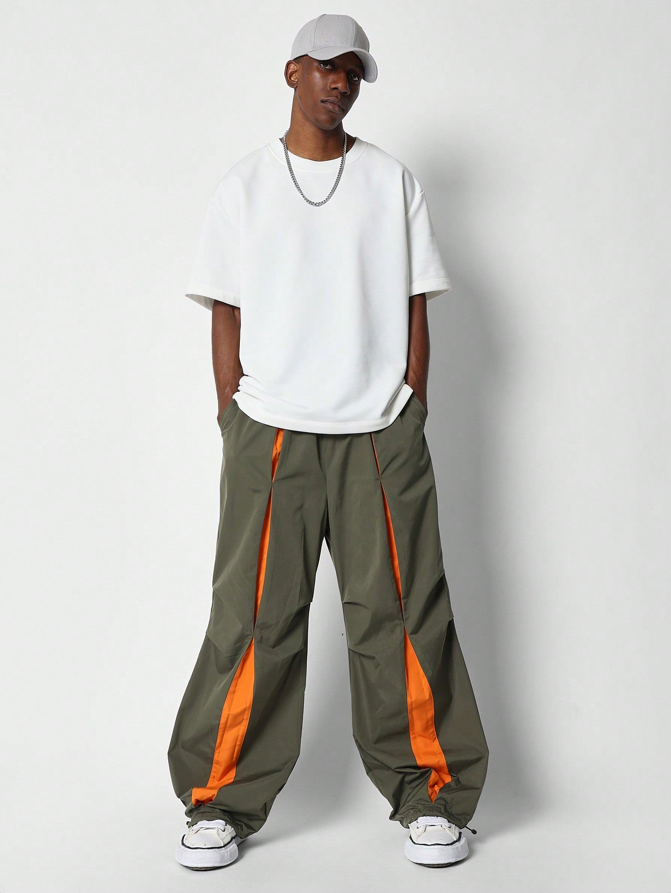 Loose Fit Baggy Nylon Parachute Pant With Contrast Slit & Pintuck Details