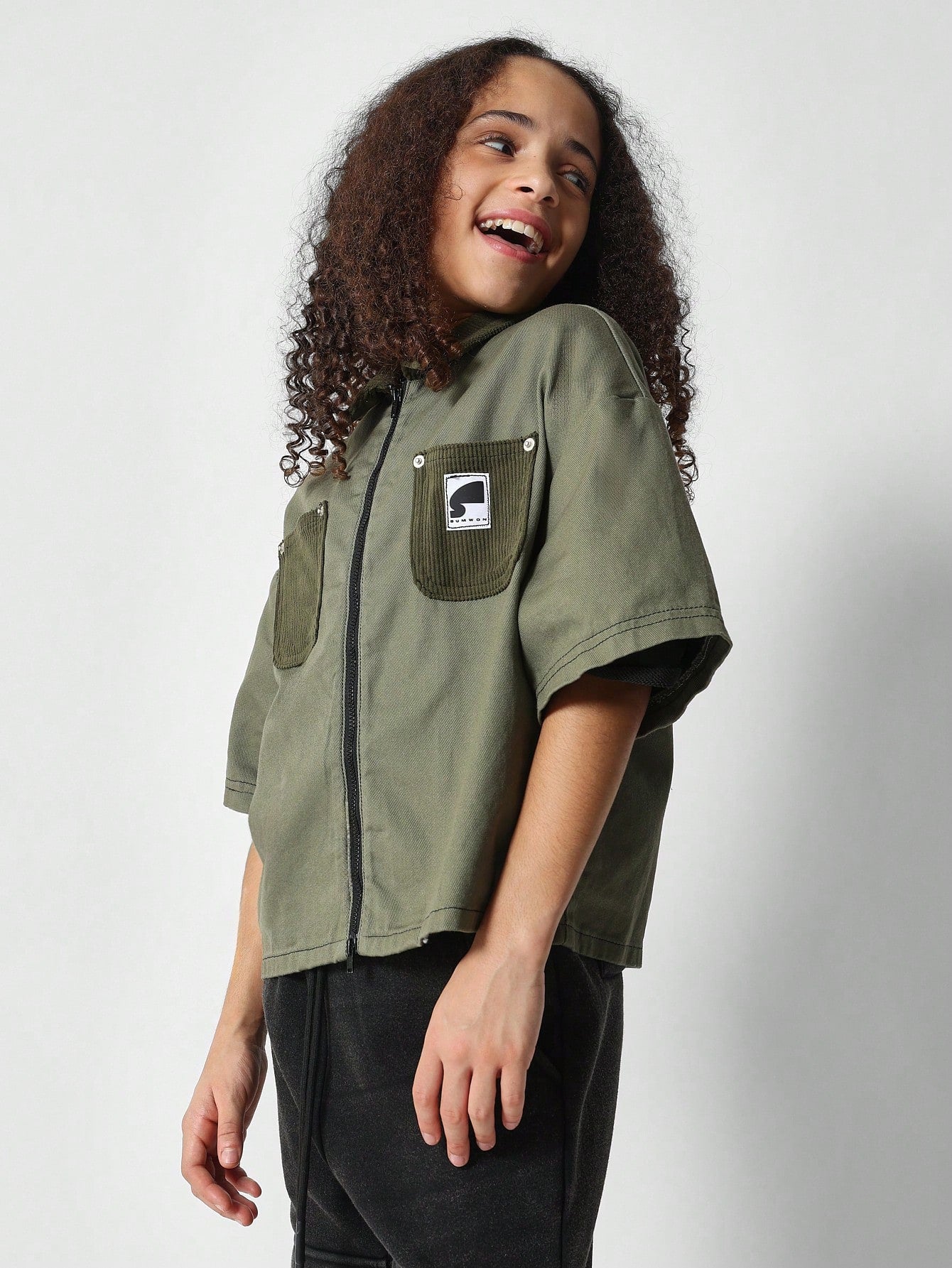 Tween Girls Woven Boxy Fit Zip Through Shirt With Corduroy Contrast Collar & Pockets And Number Graphic Print