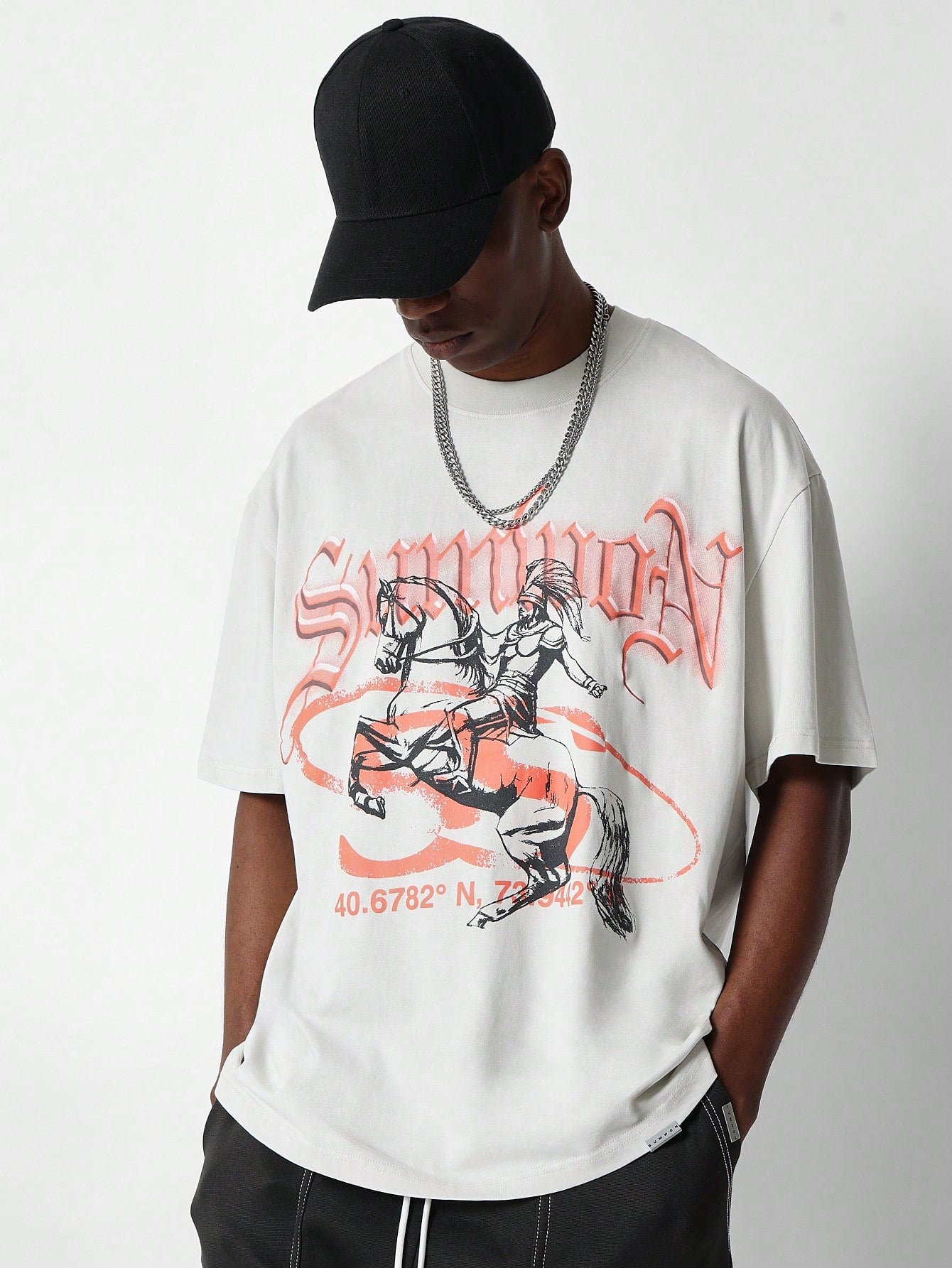 Tee With Front Gladiator & Horse Graphic Print