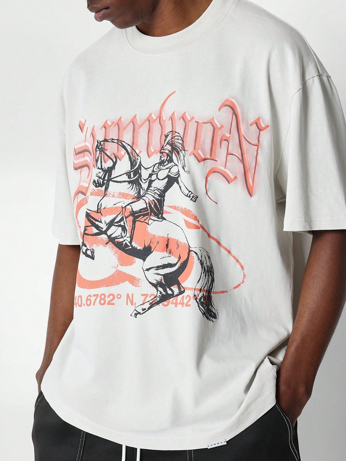 Tee With Front Gladiator & Horse Graphic Print