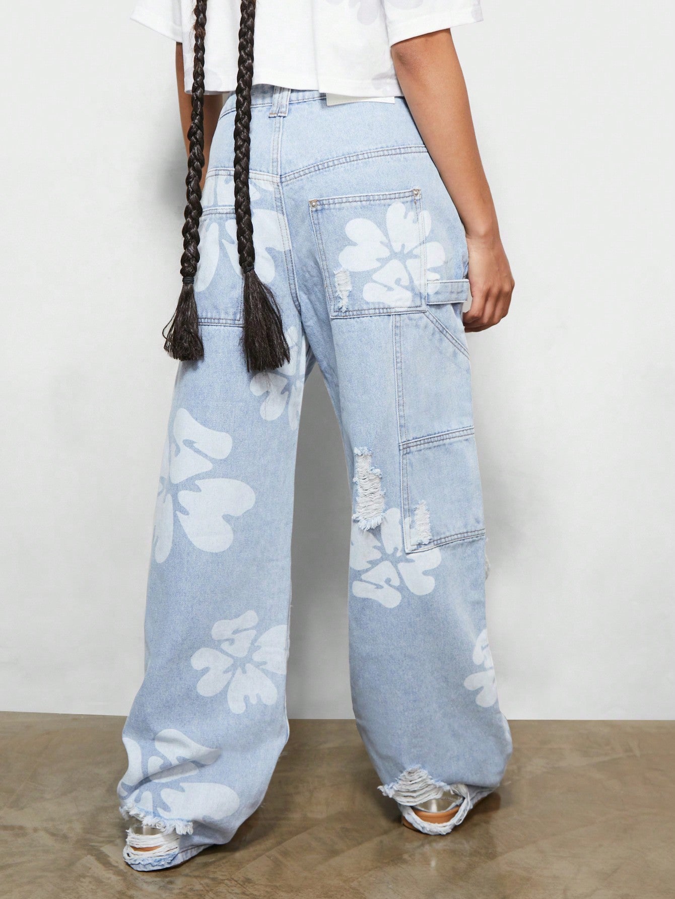 SUMWON WOMEN Denim Carpenter Jean With All Over Floral Print