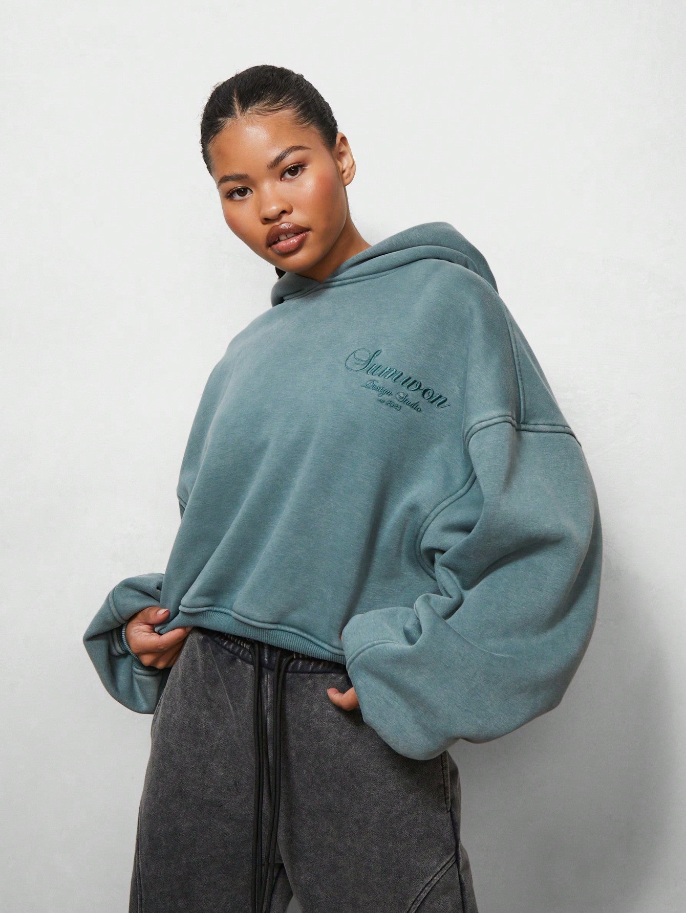 SUMWON WOMEN Washed Overhead Cropped Hoodie With Embroidered  Print