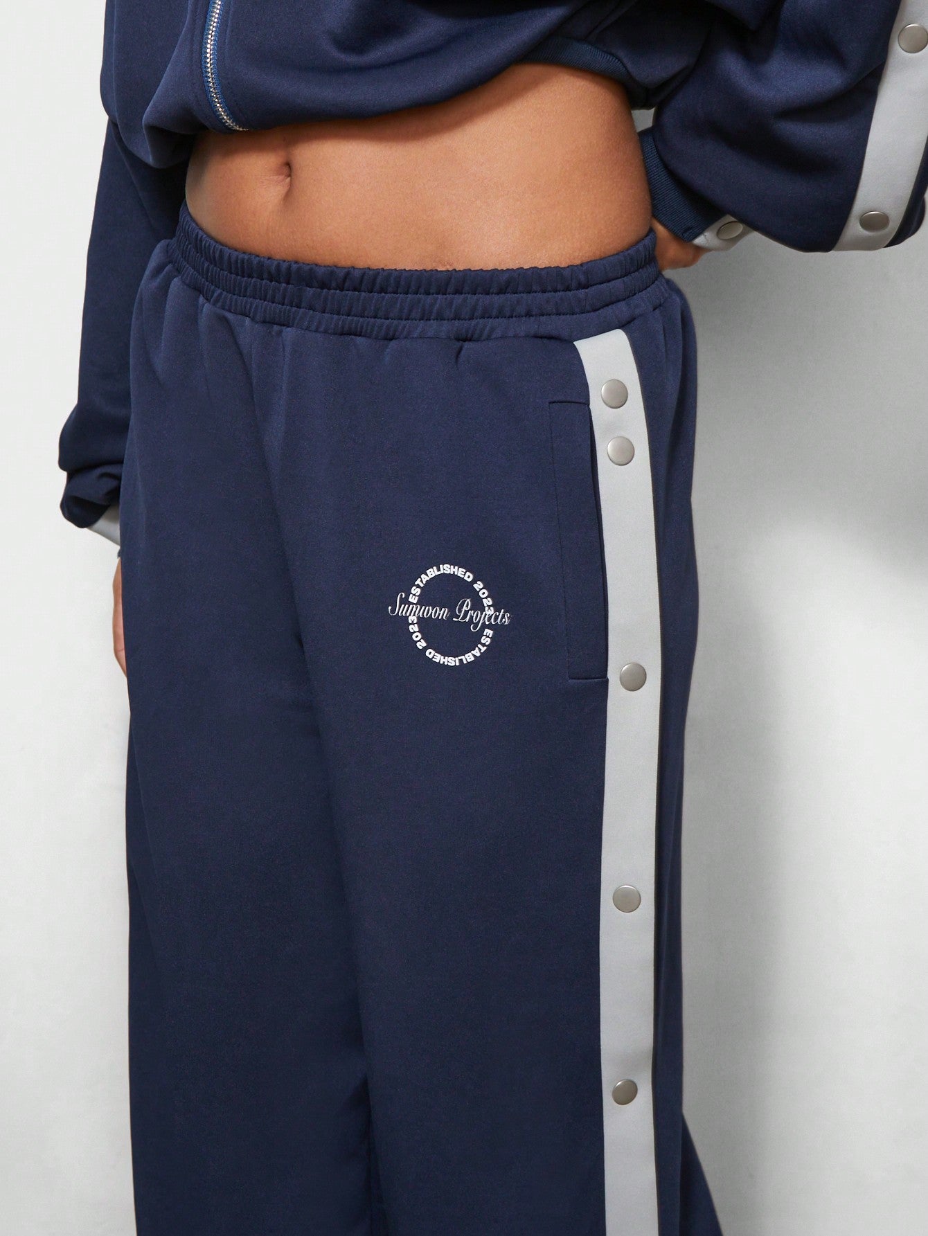 SUMWON WOMEN Wide Leg Side Popper Sweatpants With Contrast Panel & Small Letter Graphic Print