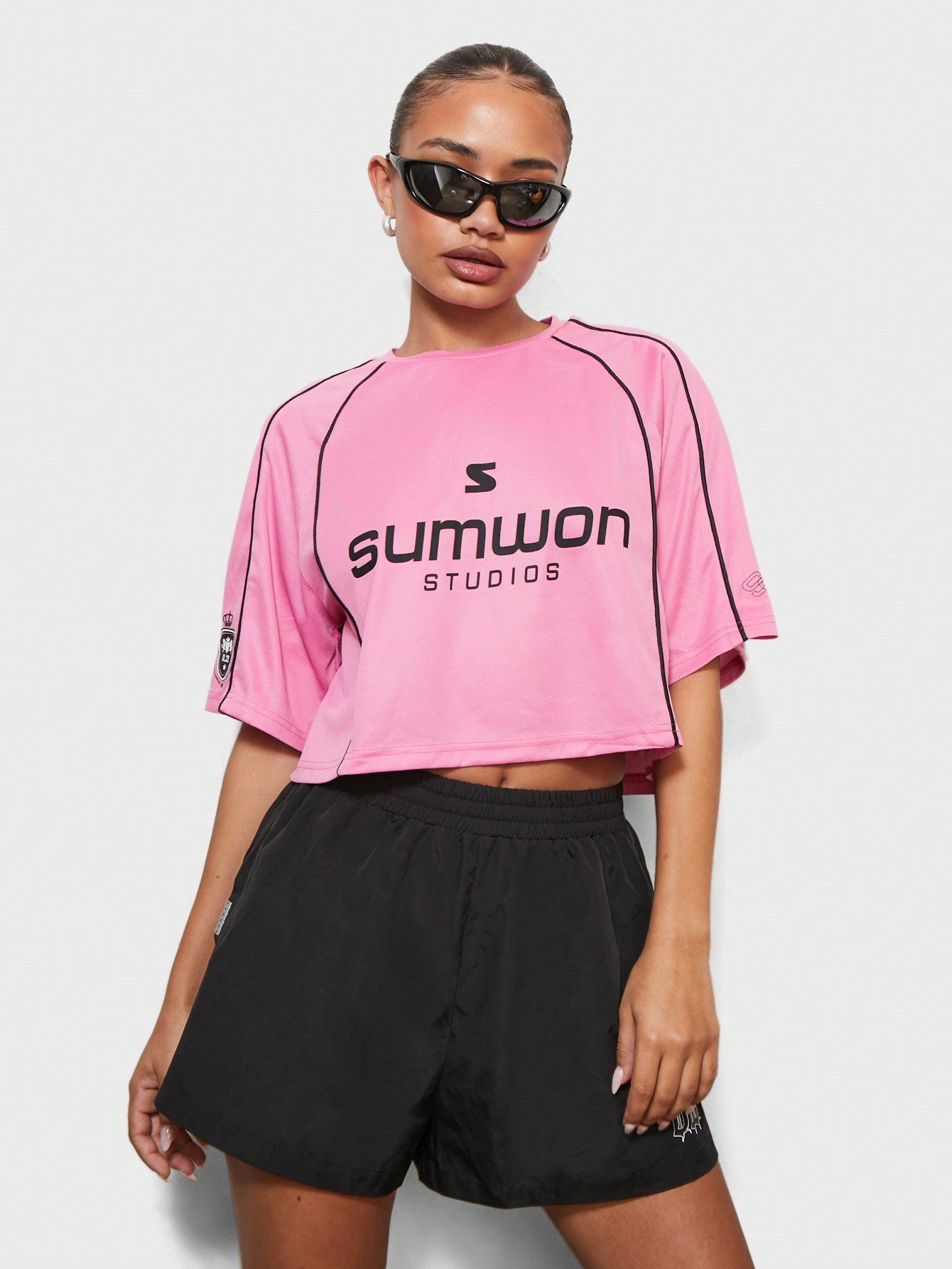 SUMWON WOMEN Crop Fit Colour Block Raglan Sleeves Tee With Graphic Print