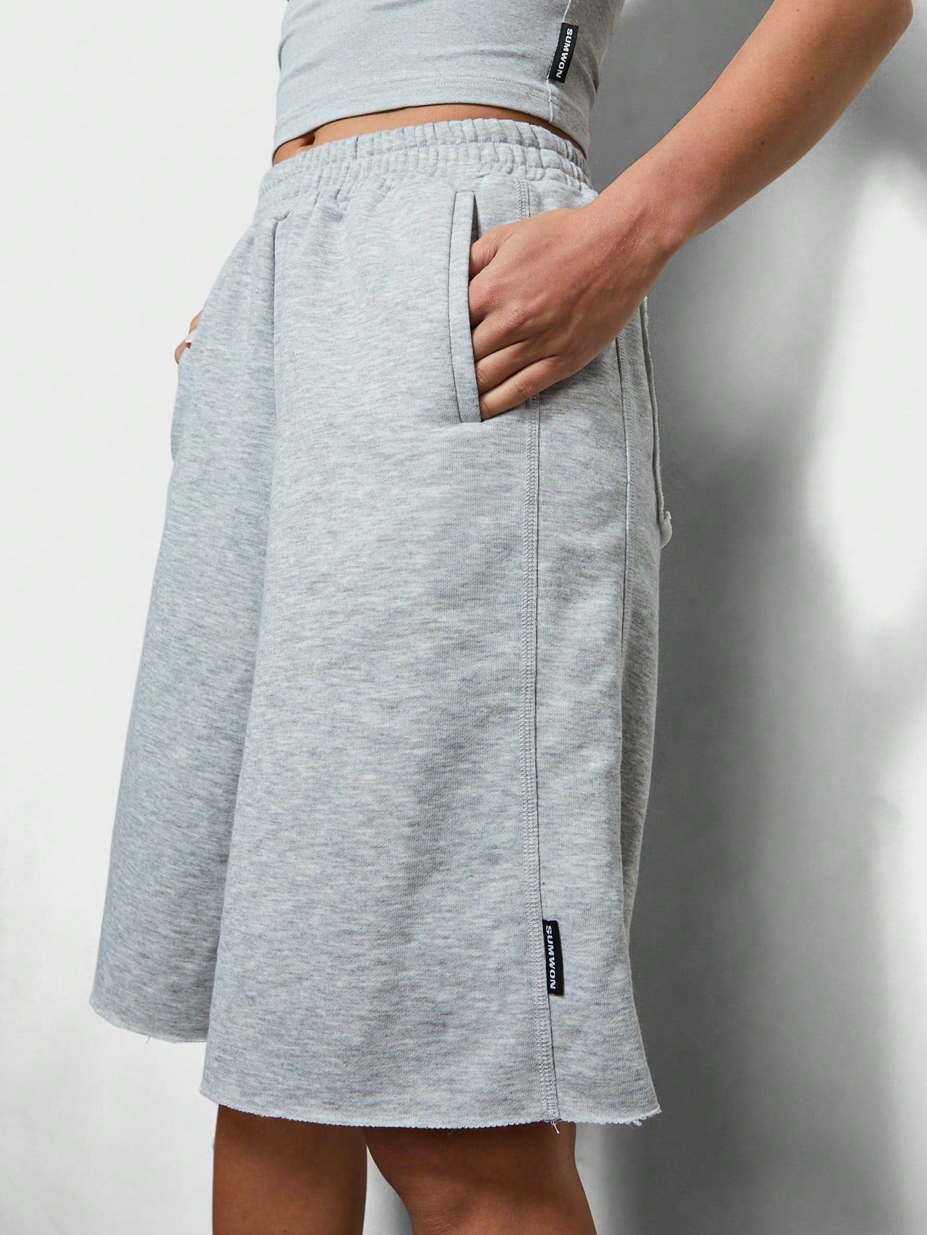 SUMWON WOMEN Bermuda Short With Raw Edge Hem & Pockets Details