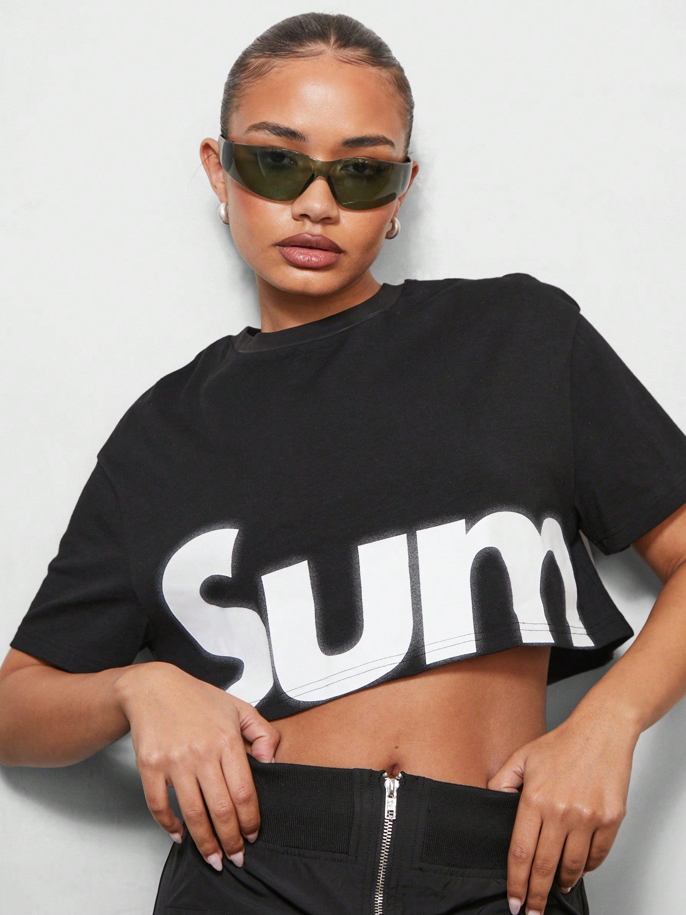 SUMWON WOMEN Crop Fit Tee With Graphic Print