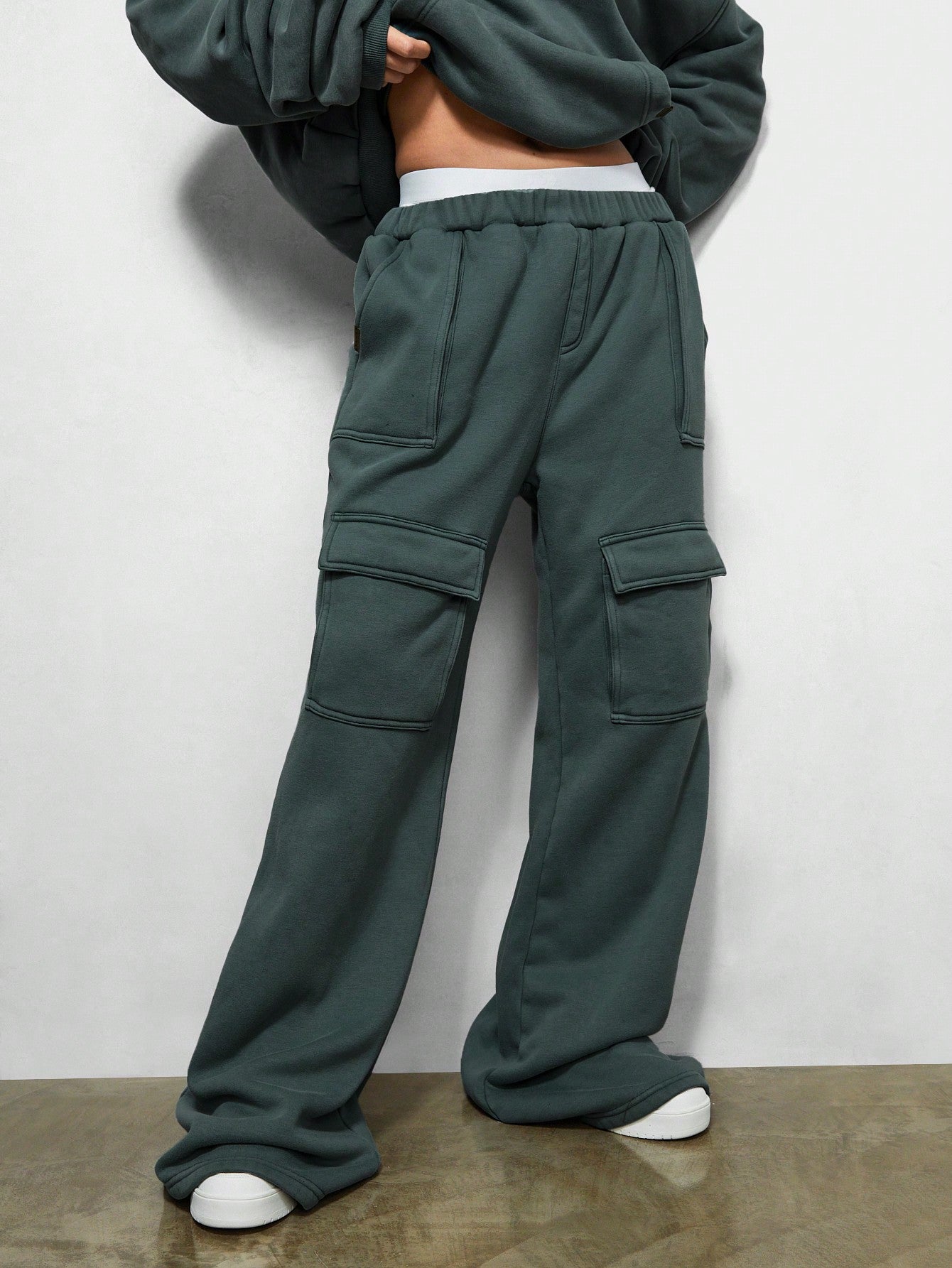 SUMWON WOMEN Wide Leg Washed Utility Sweatpants