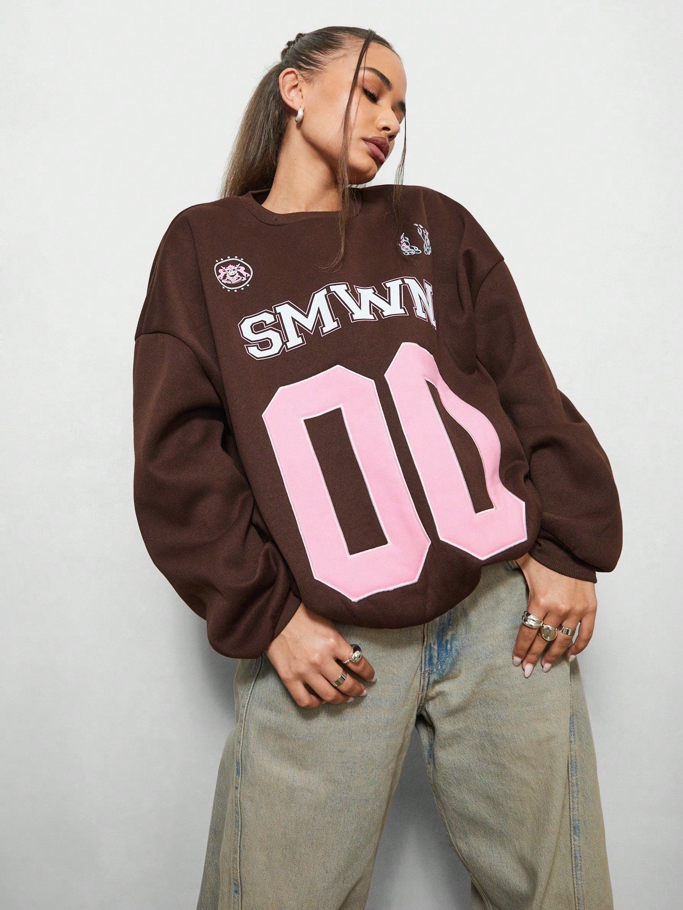 SUMWON WOMEN Oversized Baller Letter Graphic Sweatshirt With Number Applique