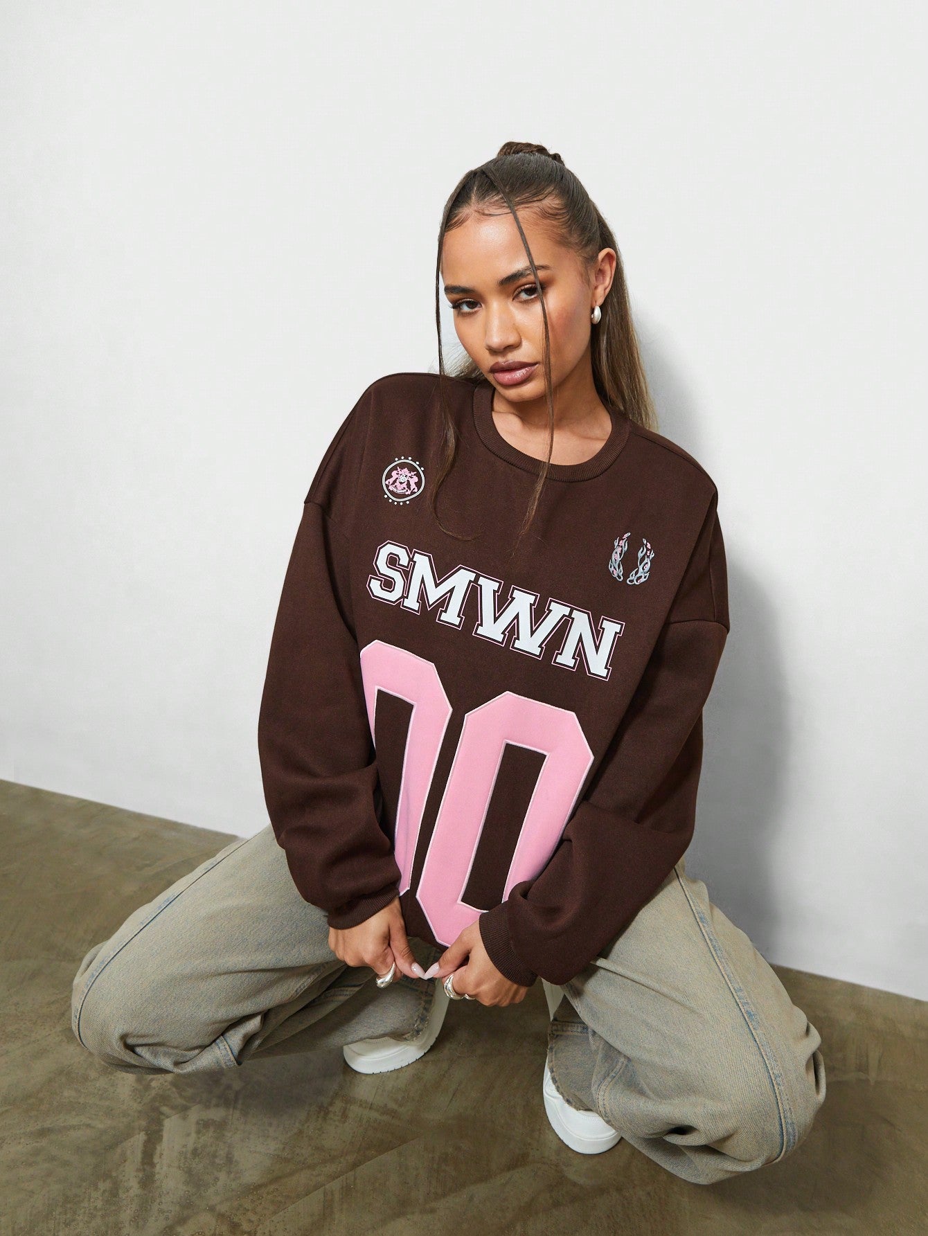 SUMWON WOMEN Oversized Baller Letter Graphic Sweatshirt With Number Applique