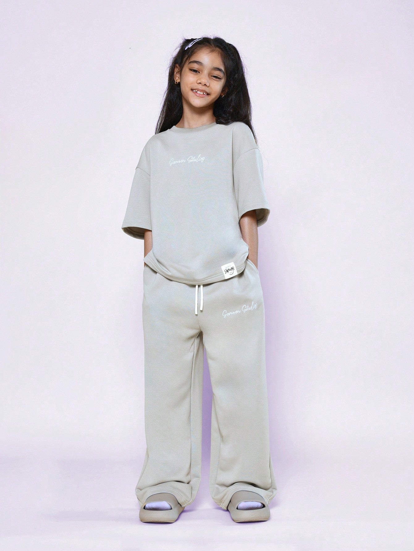 Tween Girls Oversized Fit Tee And Jogger With Small Graphic Print 2 Piece Set