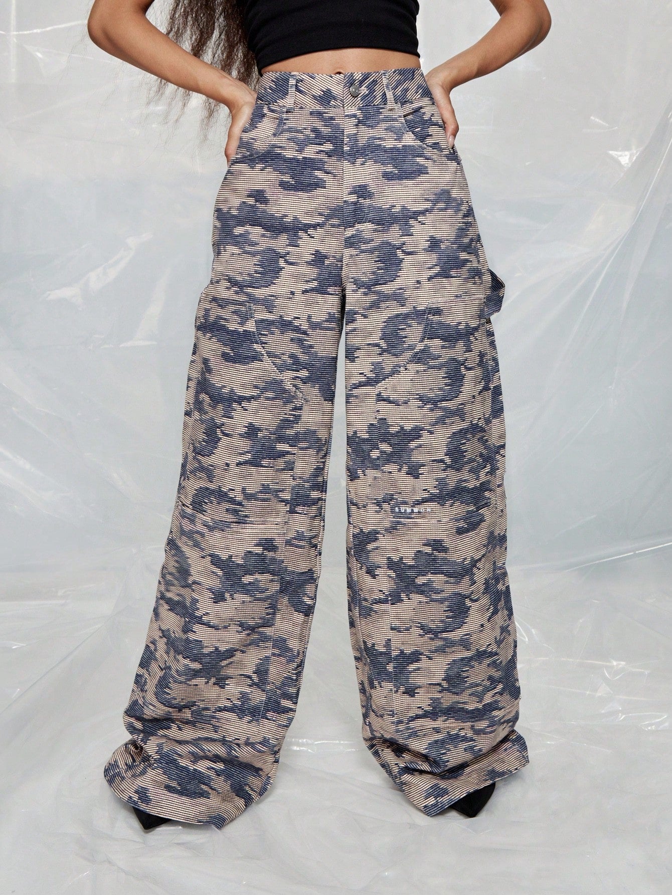 SUMWON WOMEN All Over Camo Printed Baggy Twill Carpenter Pant