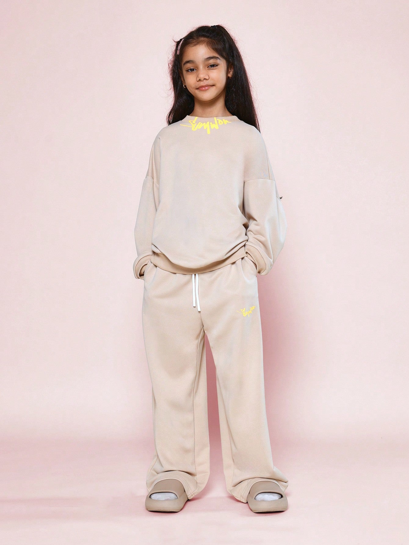 Tween Girls Comfy Crew Neck Sweatshirt With Neck Graphic Print And Straight Fit Sweatpants 2 Piece Set