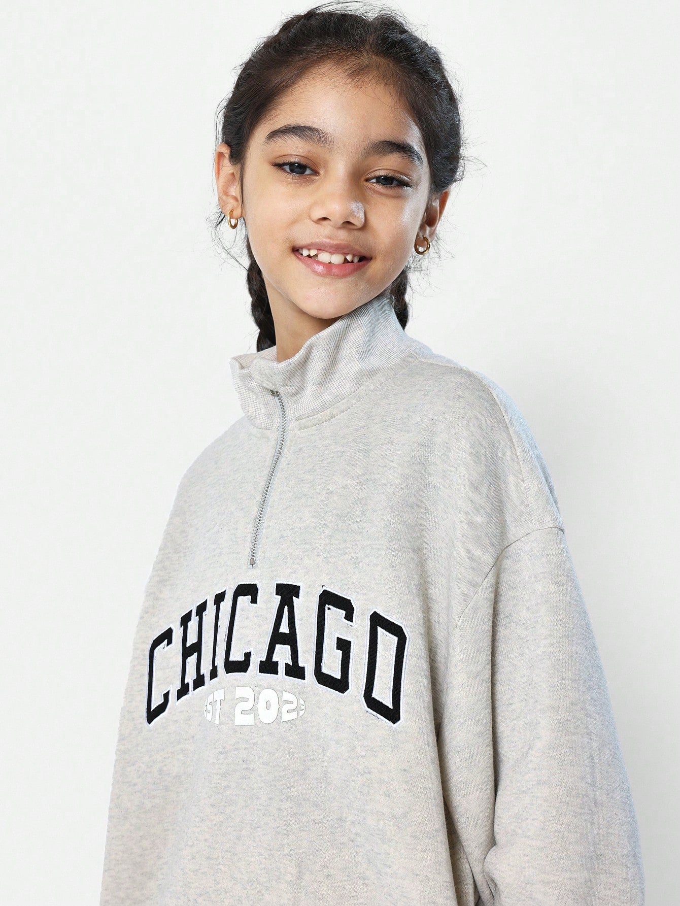 Tween Girls Oversized Funnel Neck Half Zip Sweatshirt With Chicago Applique Letter