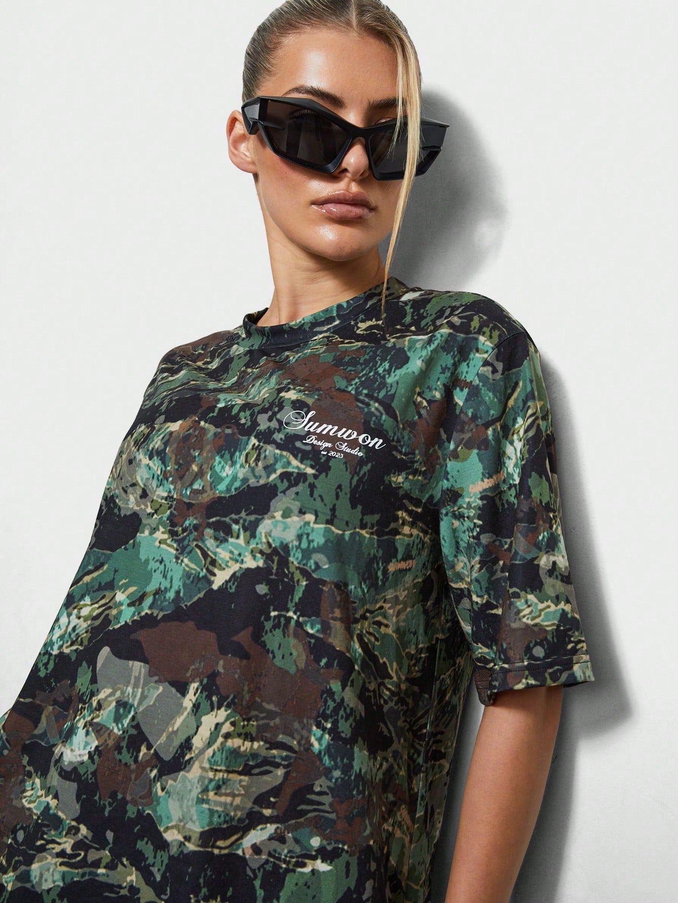 SUMWON WOMEN Camouflage Boyfriend Tee With Letter Graphic Print