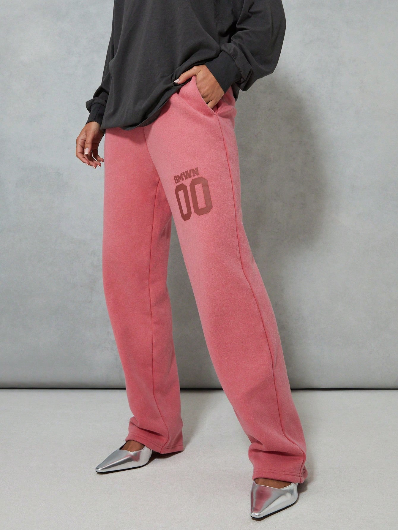 SUMWON WOMEN Wide Leg Washed Sweatpants With Number Graphic Print