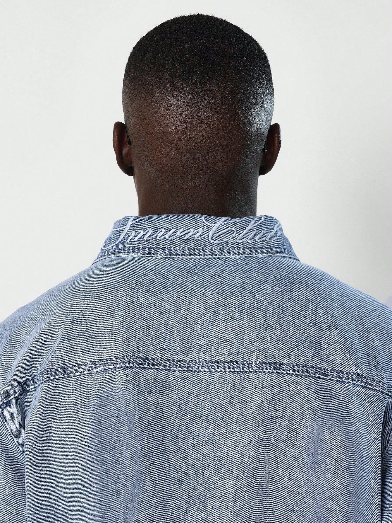 Cropped Denim Jacket With Back Collar Embroidered Print