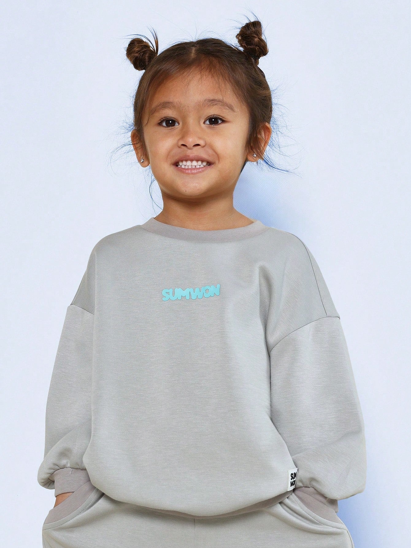 Young Girls Everyday Comfort Oversized Sweatshirt And 90's Sweatpants With Graphic Print 2 Piece Set