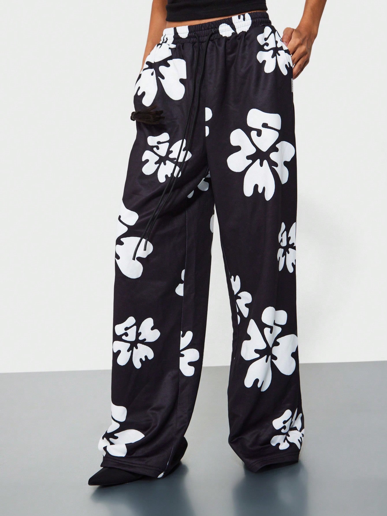 SUMWON WOMEN Wide Leg Sweatpants With All Over Floral Graphic Print