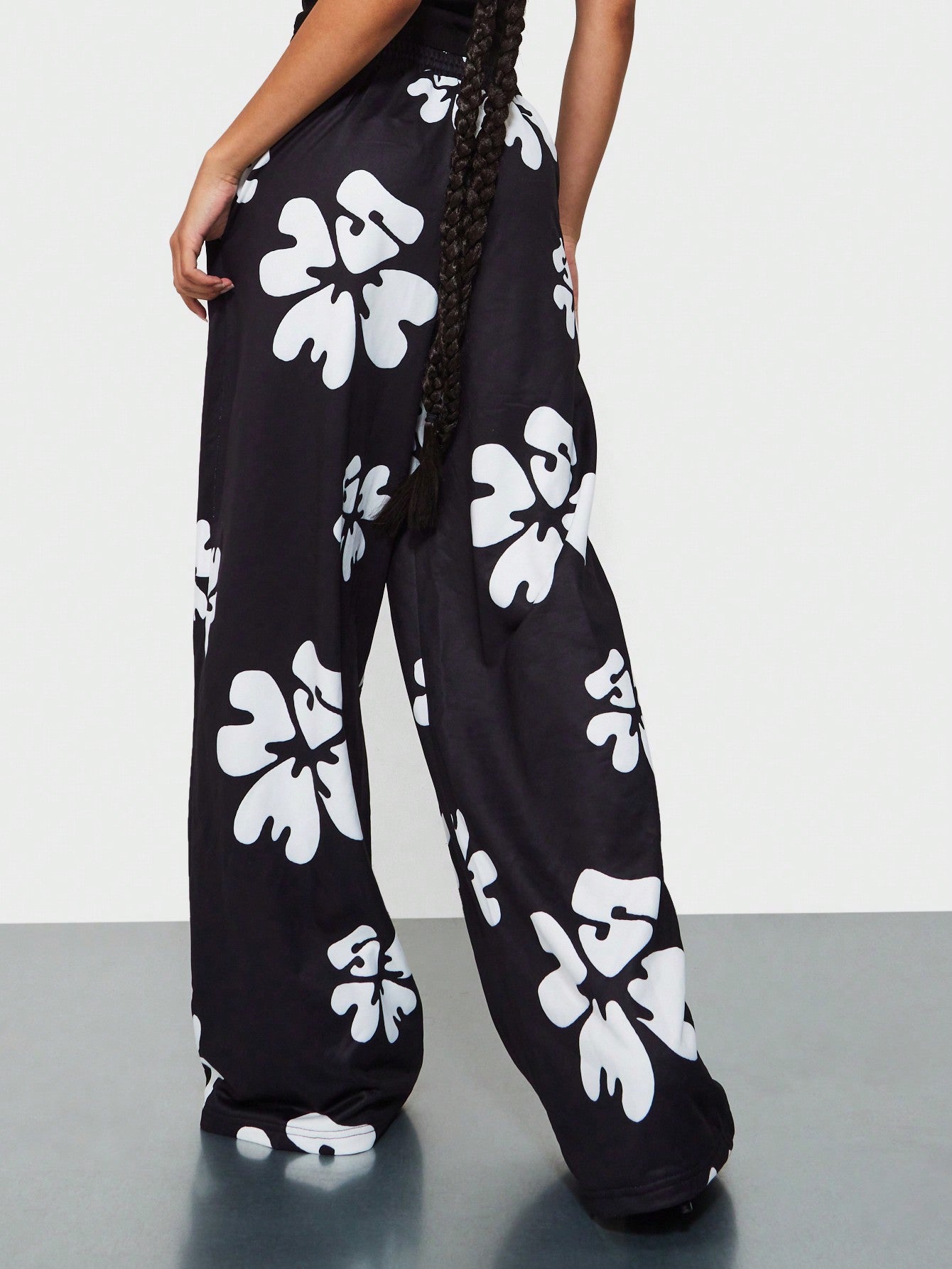 SUMWON WOMEN Wide Leg Sweatpants With All Over Floral Graphic Print