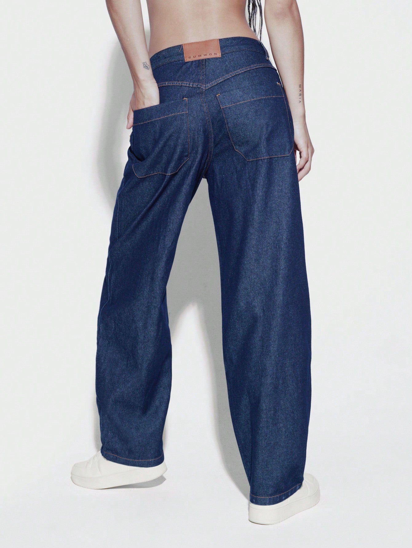 SUMWON WOMEN Mid Rise Barrel Jean