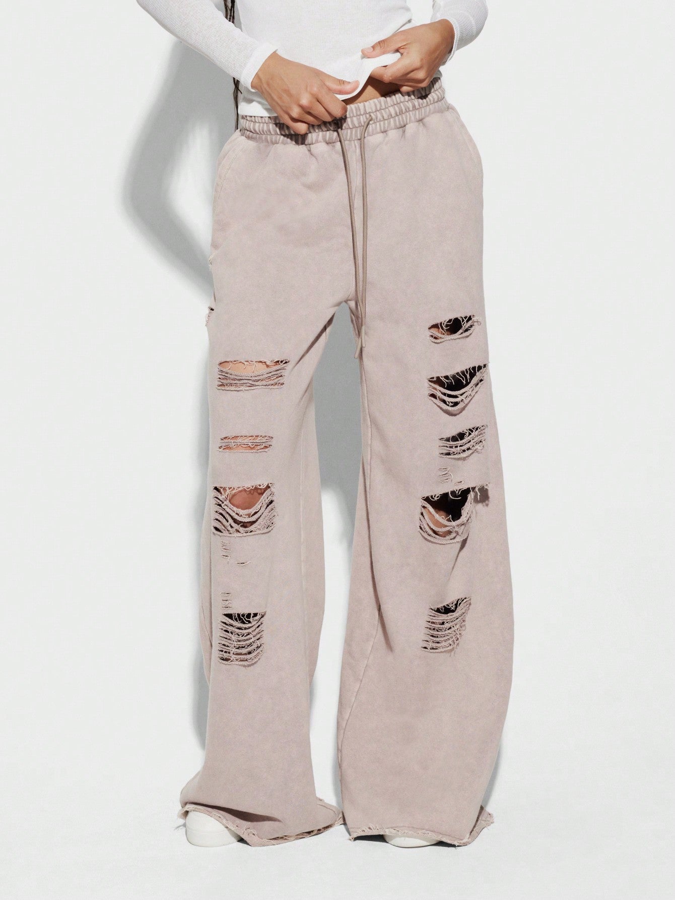 SUMWON WOMEN Super Baggy Distressed Slashed Sweatpants