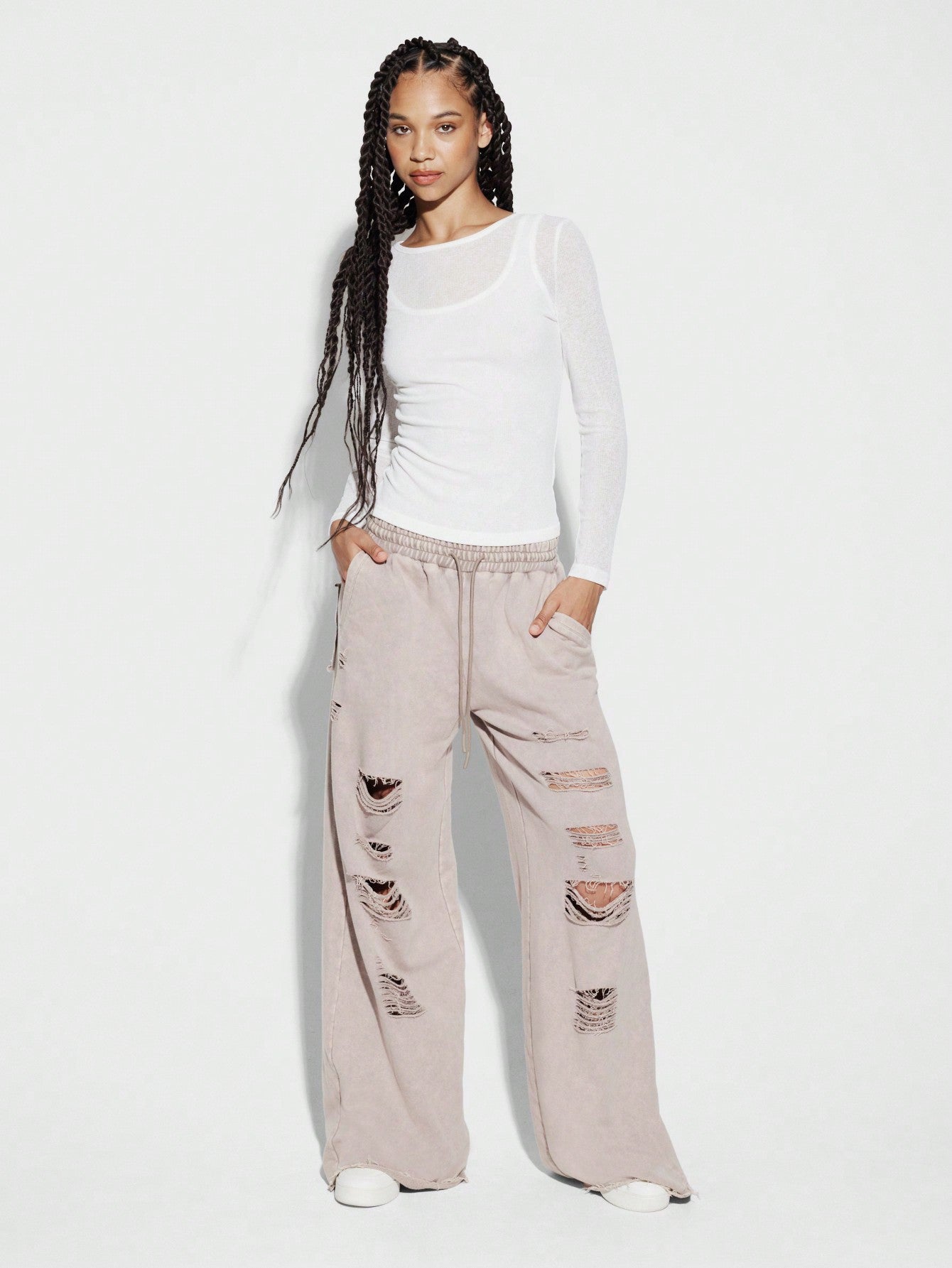 SUMWON WOMEN Super Baggy Distressed Slashed Sweatpants